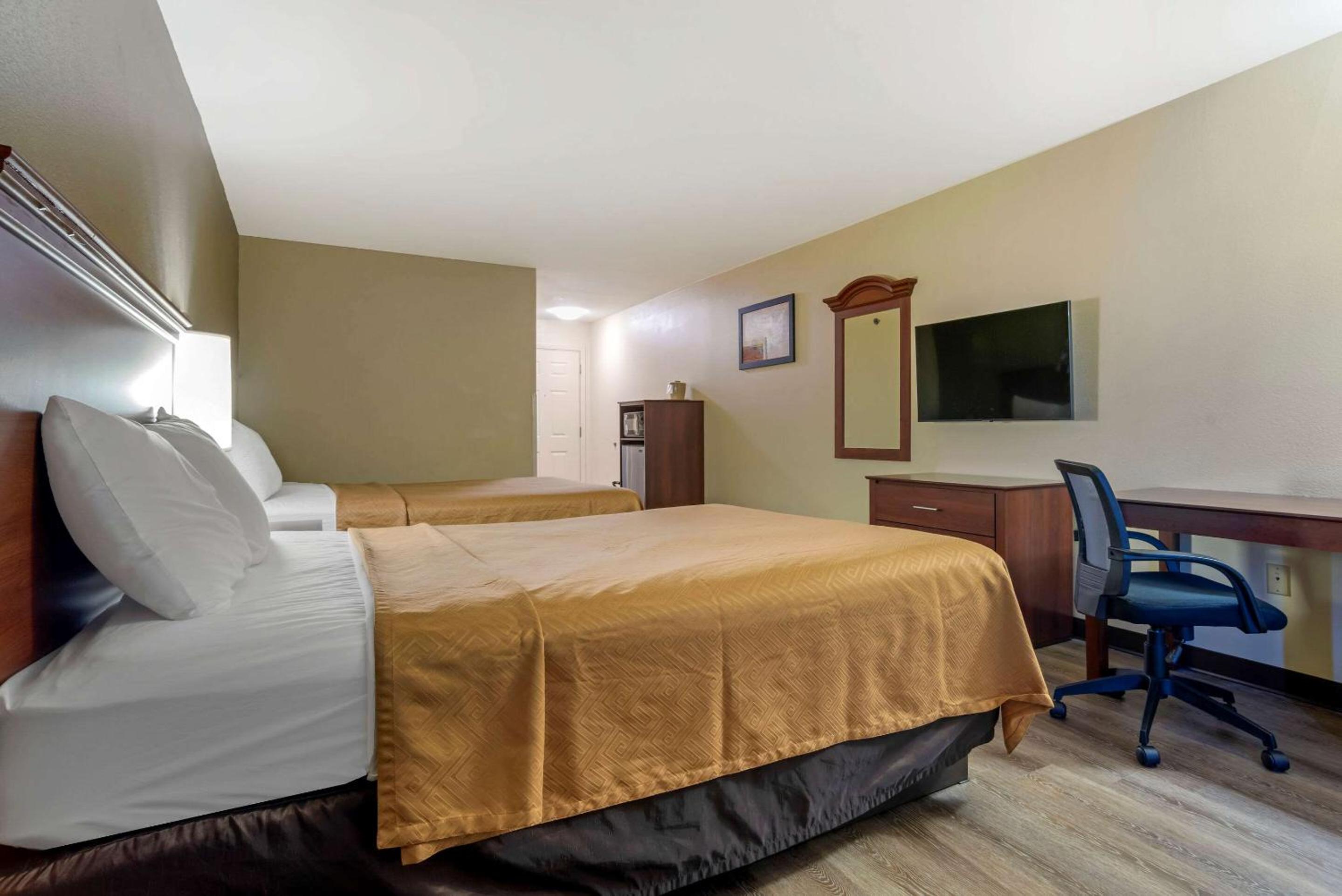 Standard Room - Non-Smoking - Photo 2