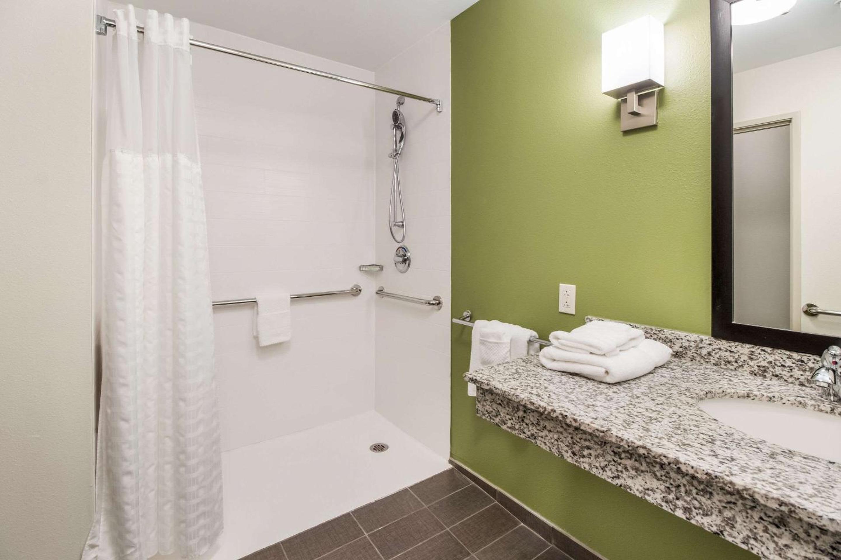 King Suite - Accessible/Non-Smoking - Photo 5