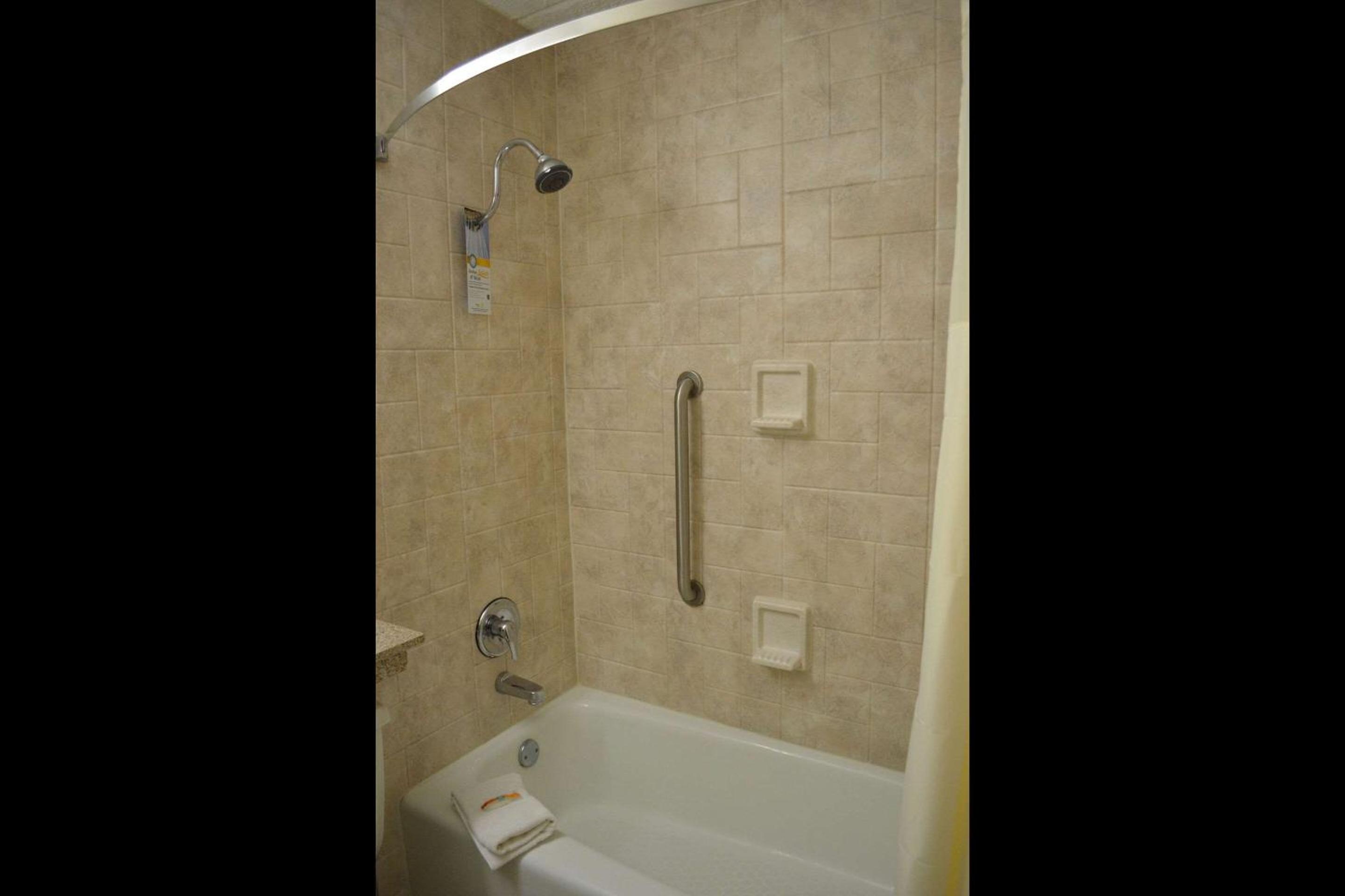 Double Room with Two Double Beds - Non-Smoking/Pet Friendly - Photo 10