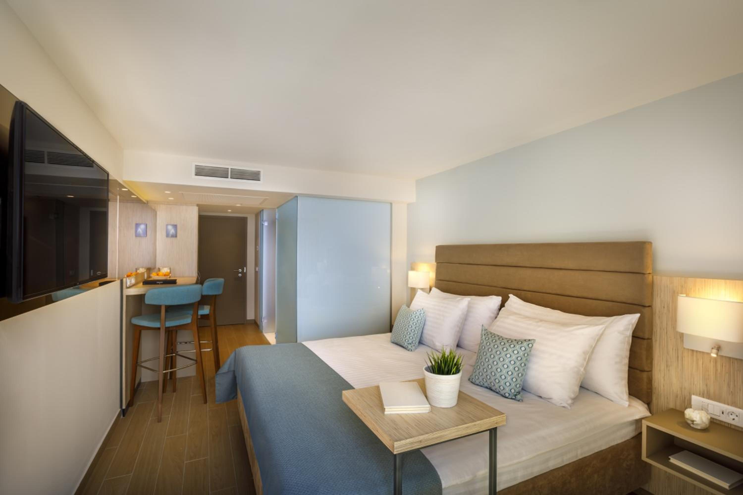 Room for 2 - Designed for Adults - Photo 1