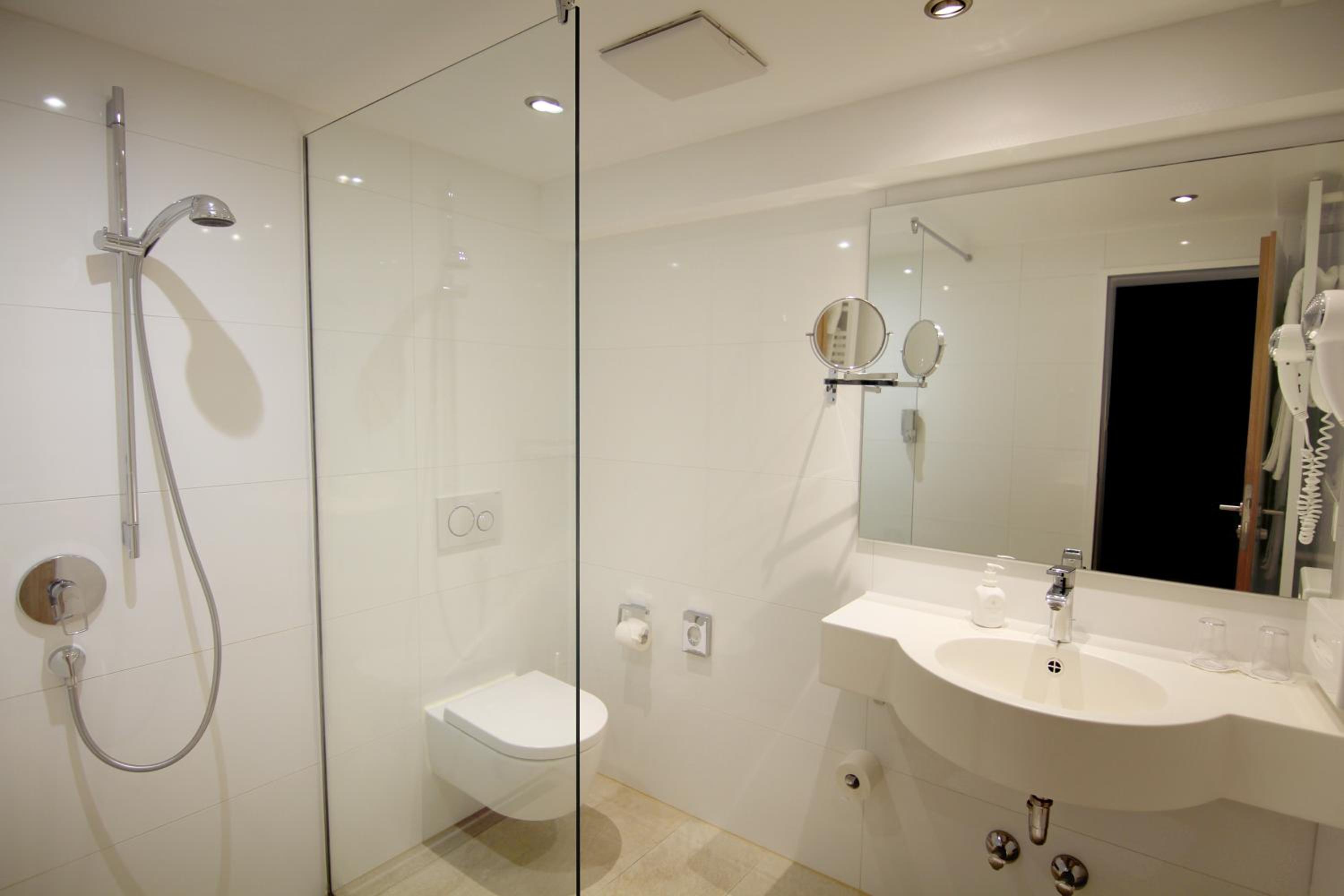 Economy Double Room - Photo 11