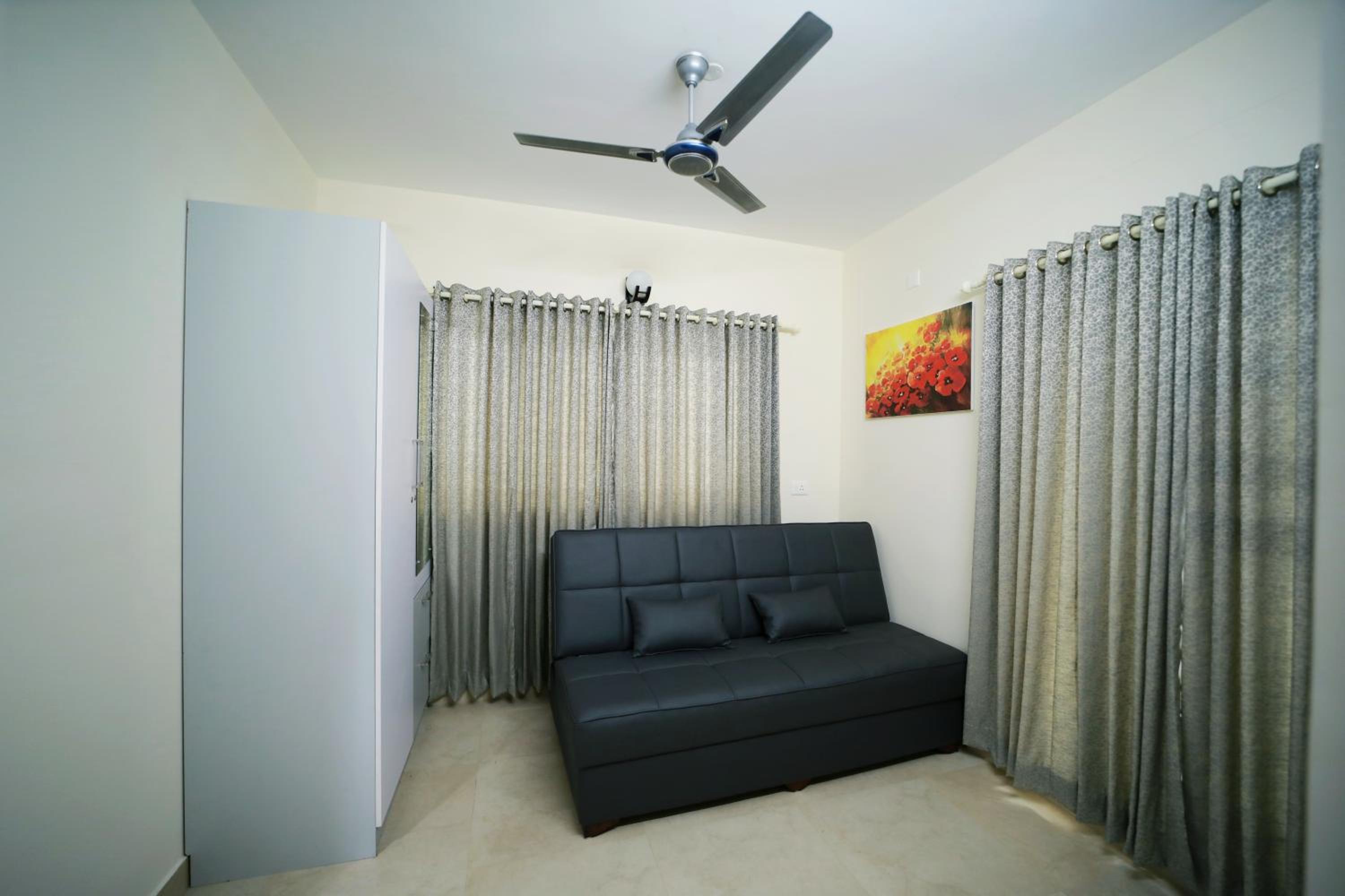 Apartment with Balcony photo 3