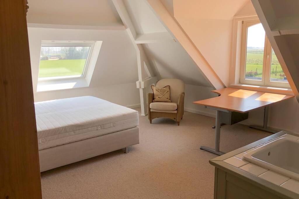 Three-Bedroom House photo 3