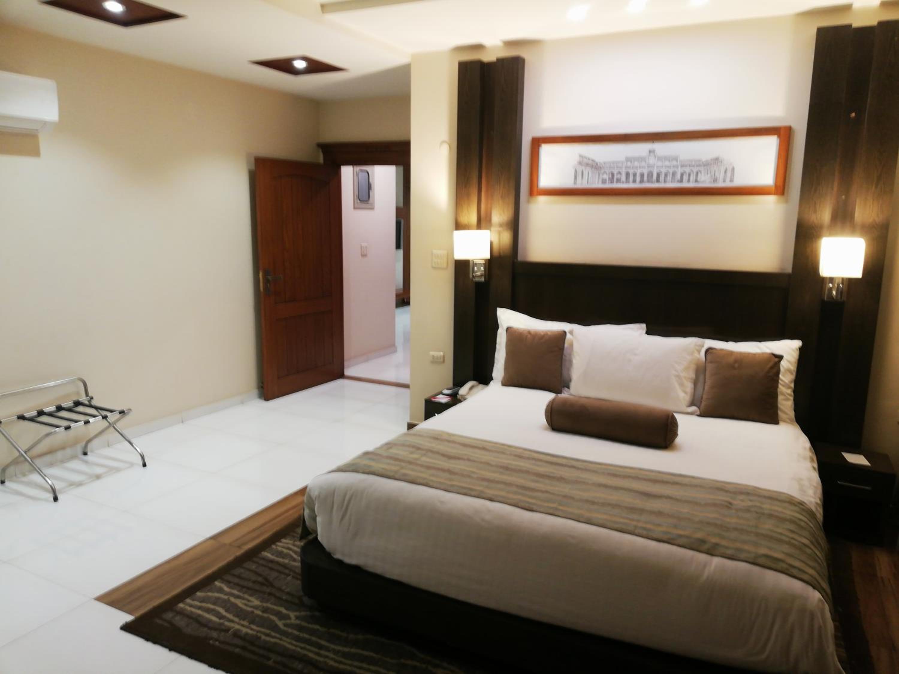 Deluxe Suite photo 3