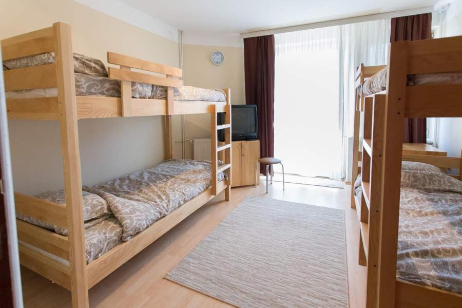 Bed in 4-Bed Mixed Dormitory Room photo 2