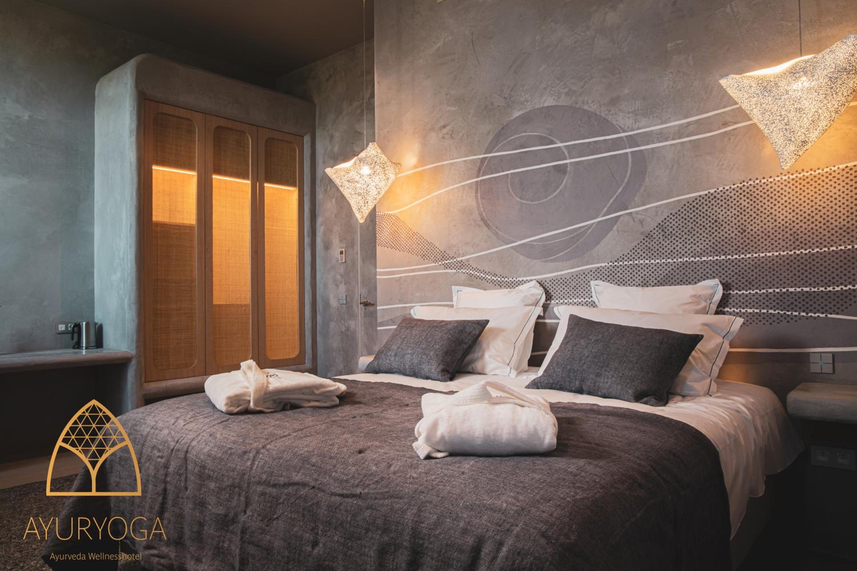 Superior King Room - Photo 2