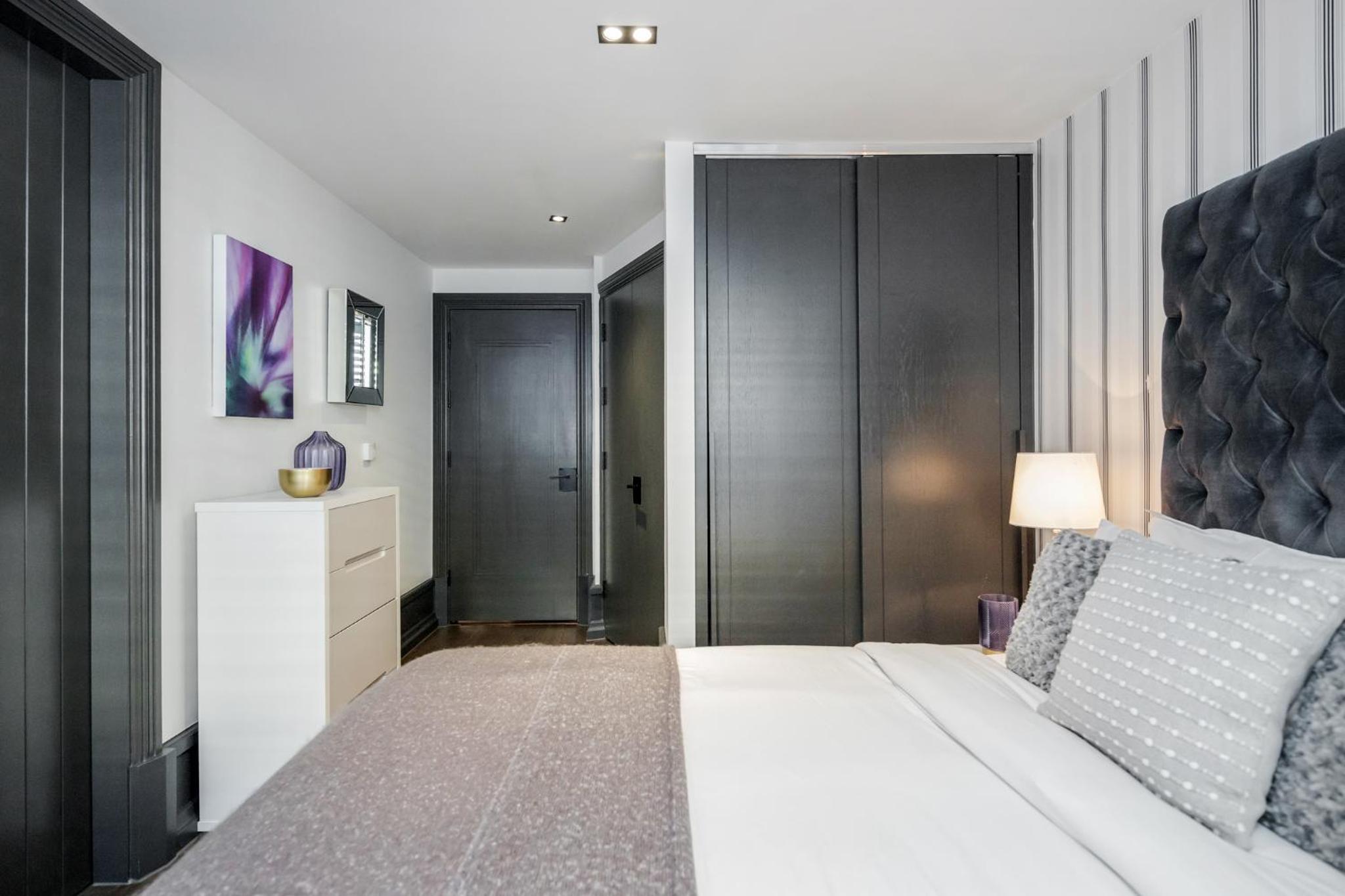 Classic Two-Bedroom Apartment photo 1
