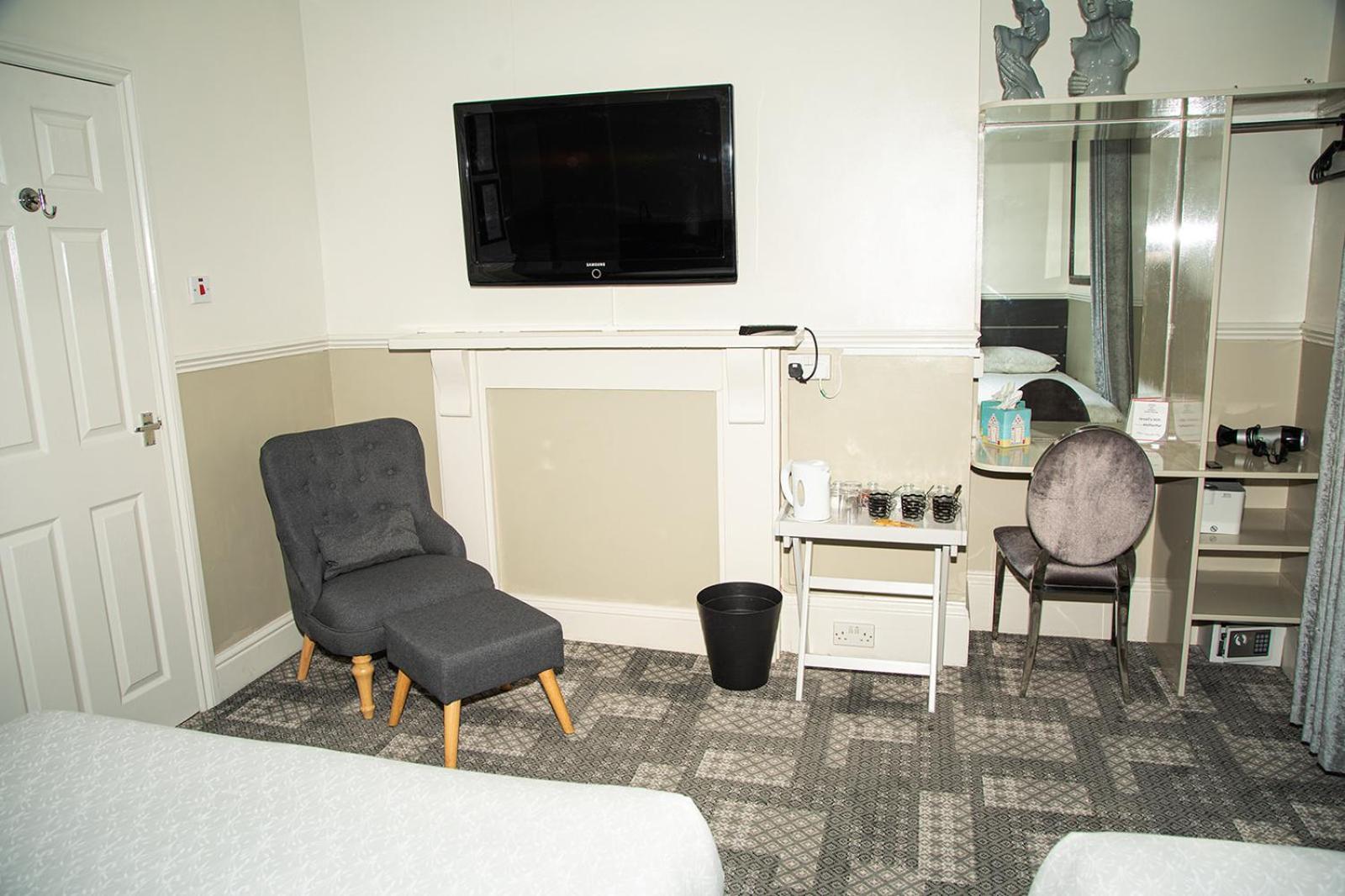 Family Room - En Suite - Photo 1
