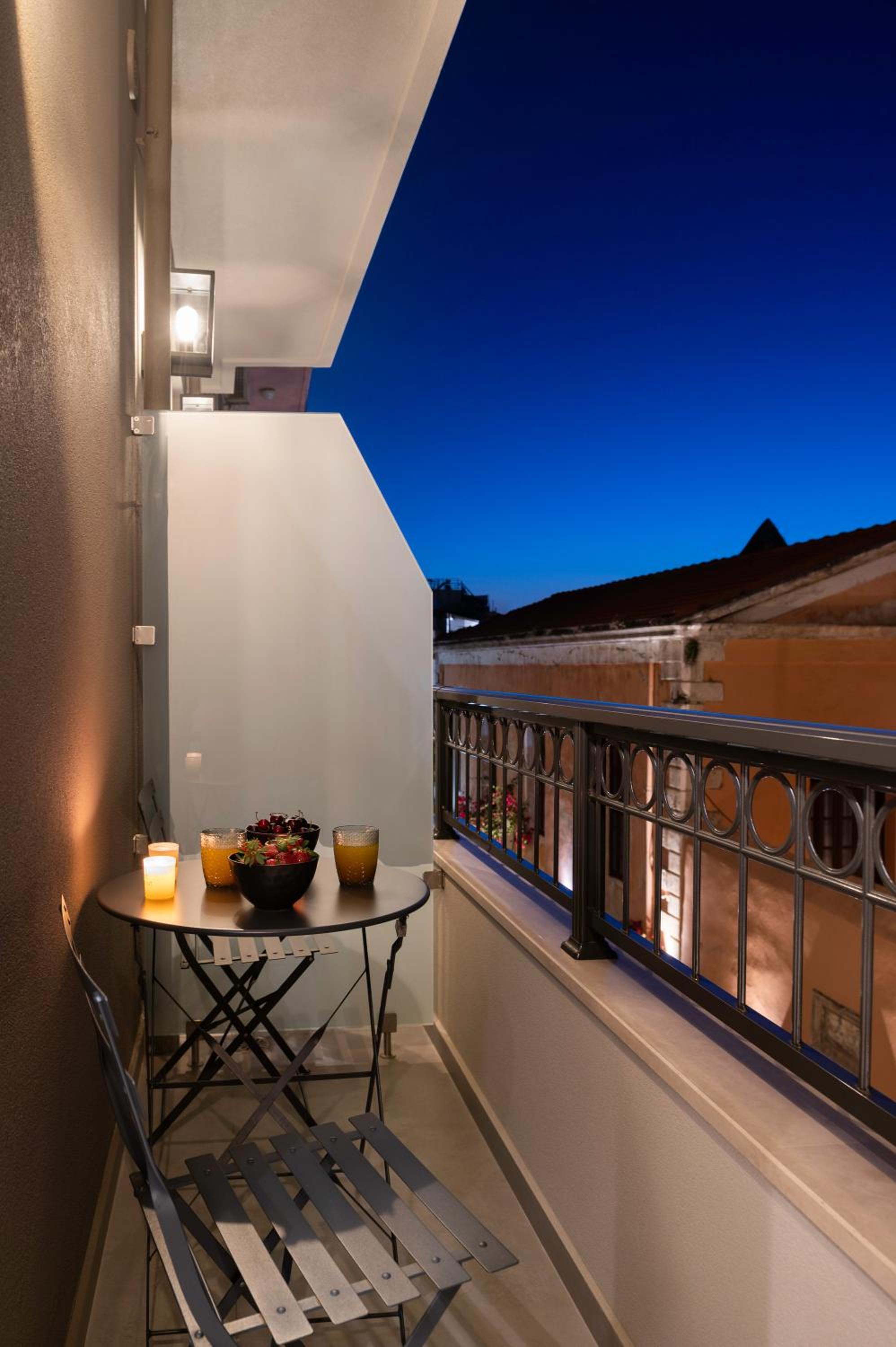 Suite with Old Town View - Photo 15