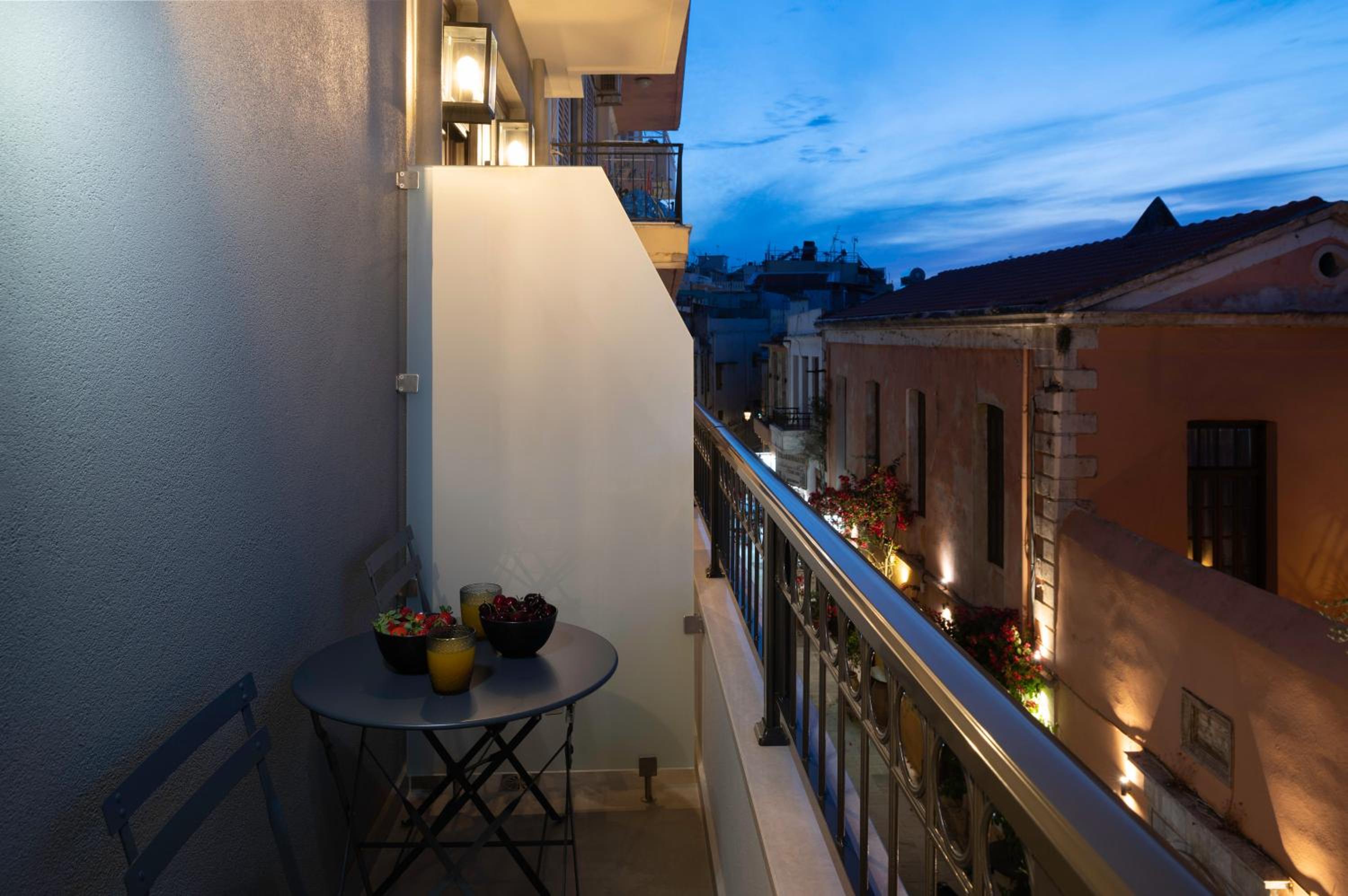 Suite with Old Town View - Photo 11