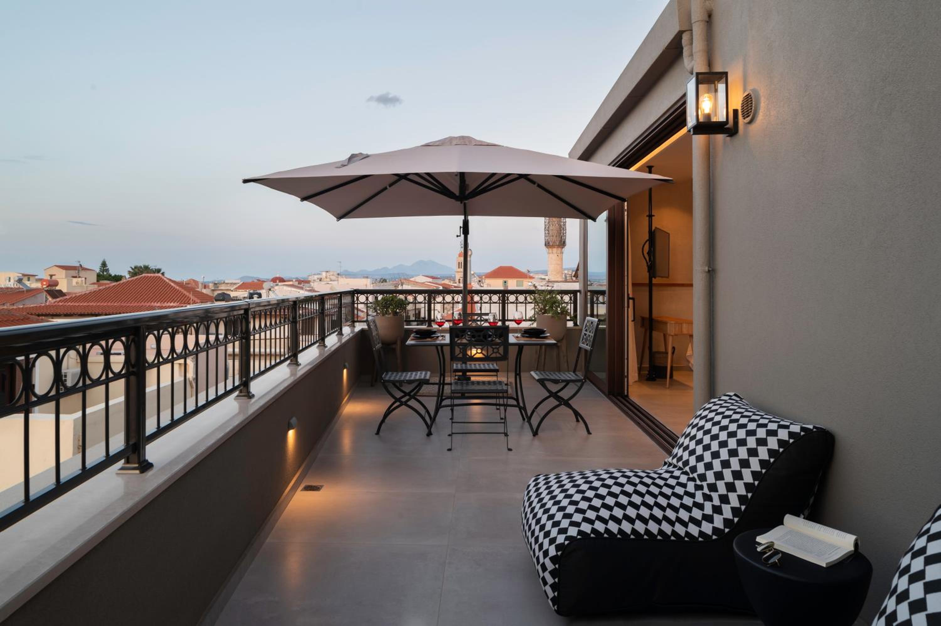 Superior Suite with Panoramic View photo 3
