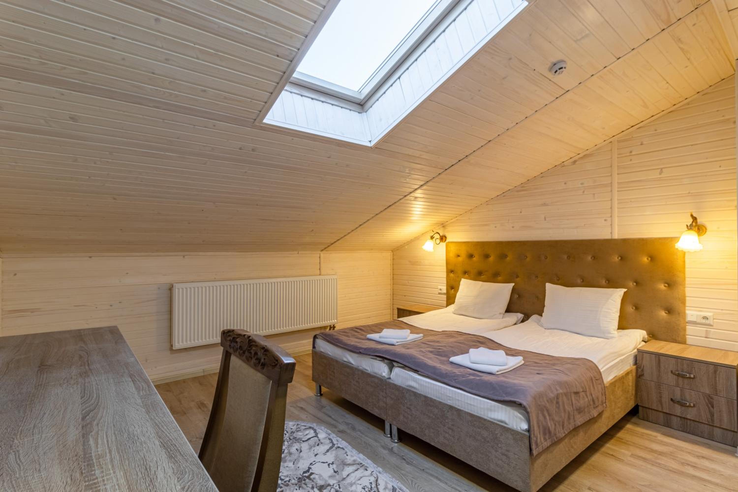 Budget Double Or Twin Room In Attic photo 3
