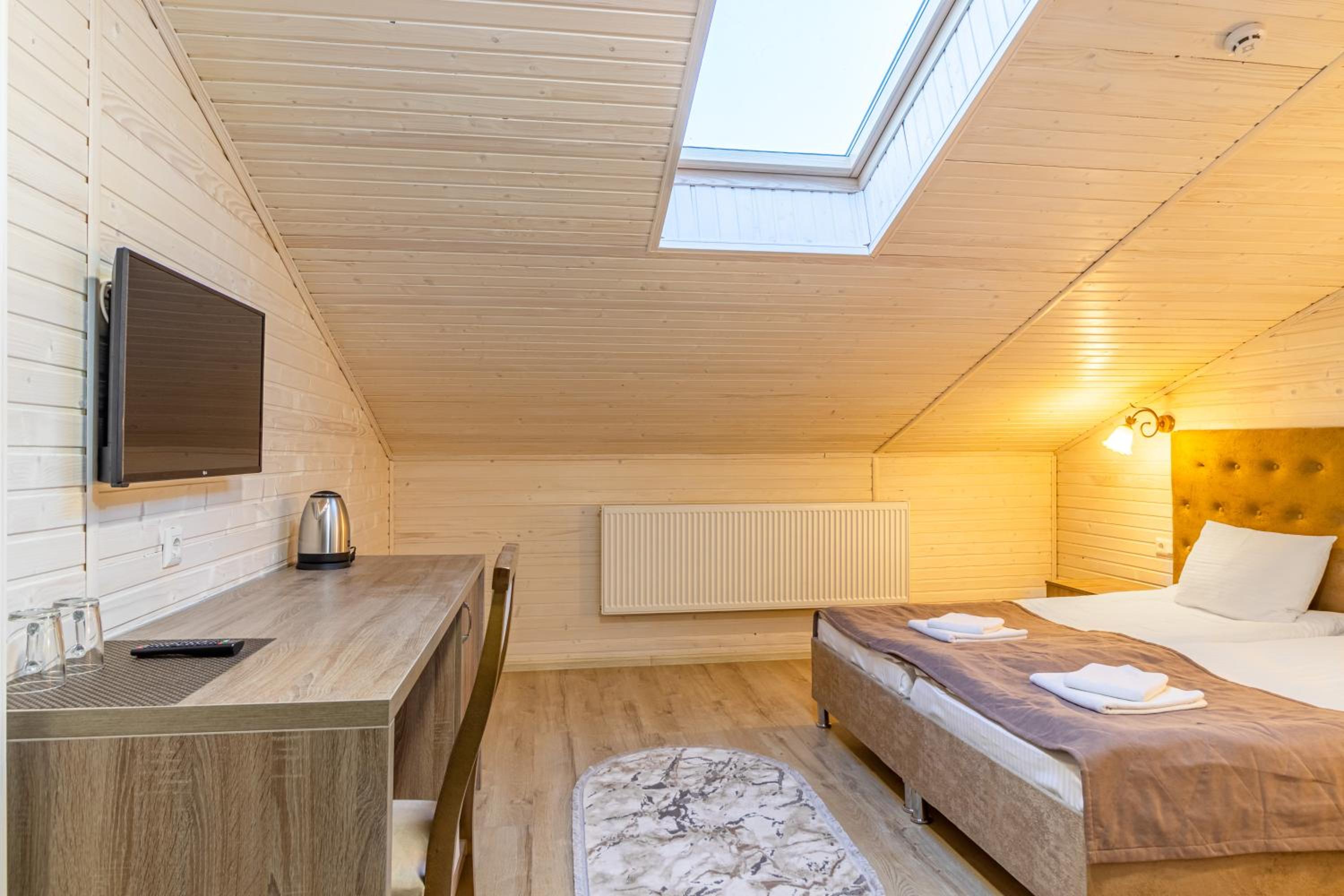 Budget Double Or Twin Room In Attic photo 2
