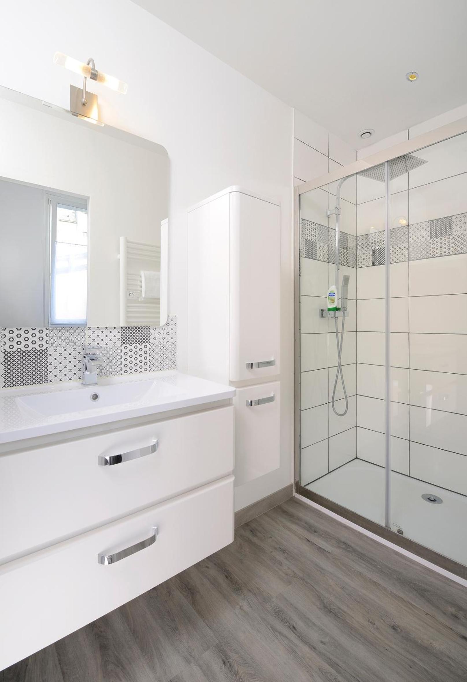 One-Bedroom Deluxe Apartment