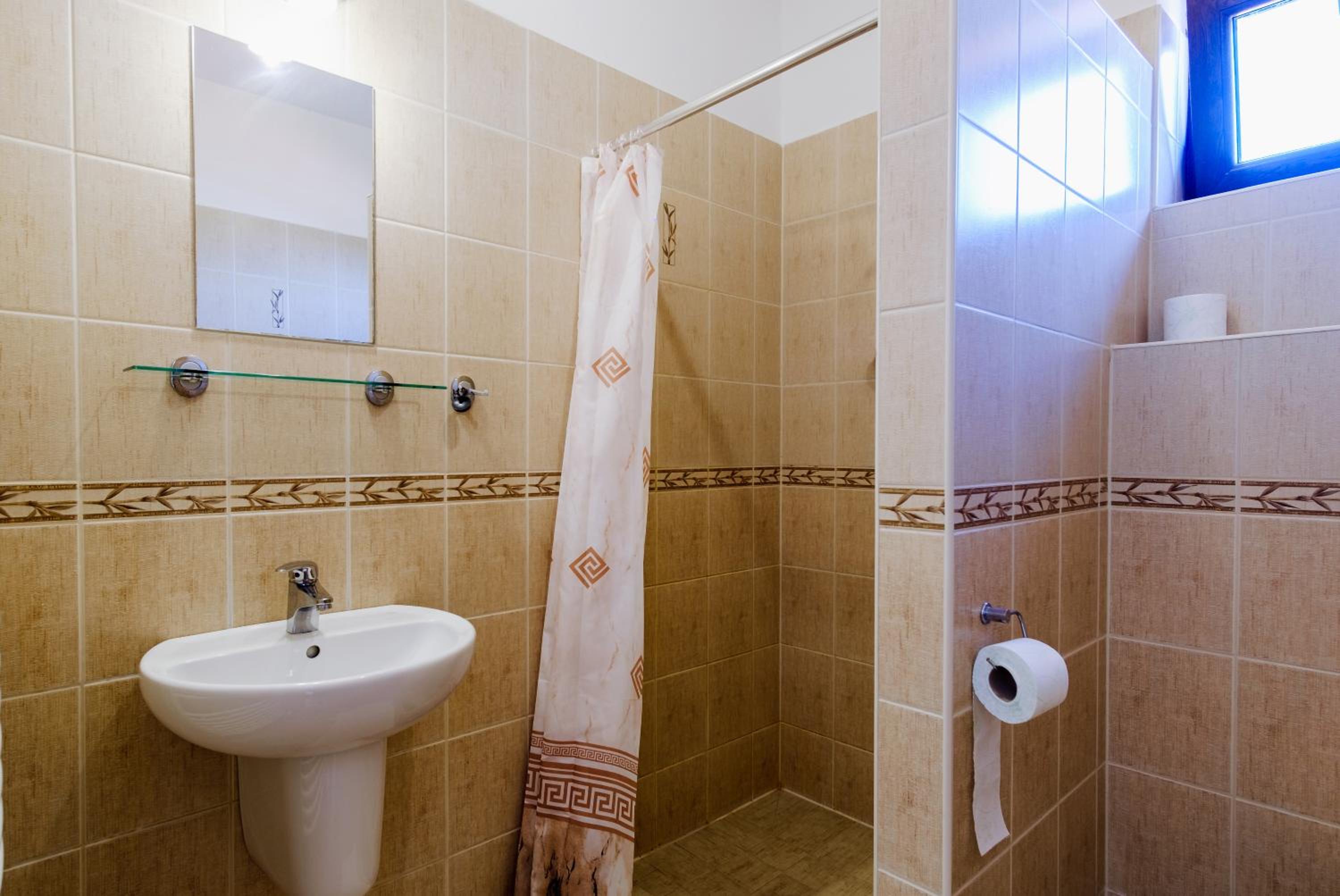 Double Room with Balcony - Photo 5