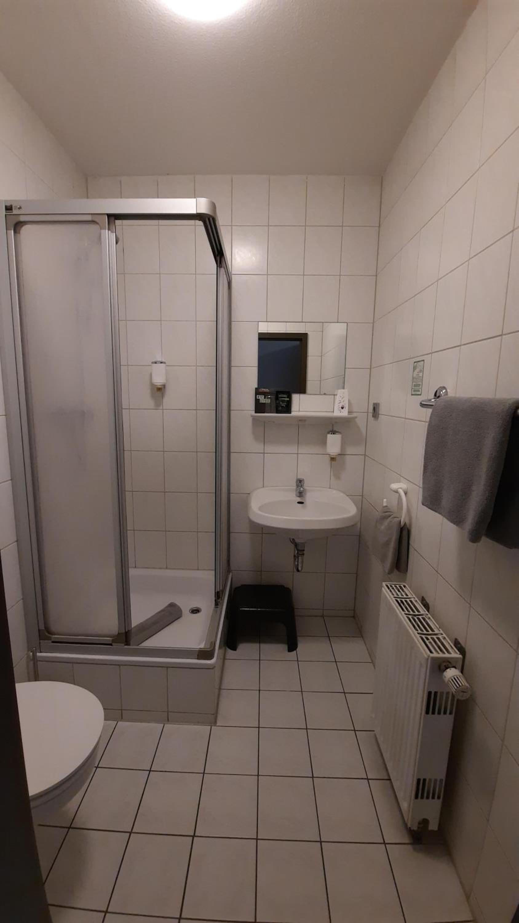 Standard Twin Room - Photo 5