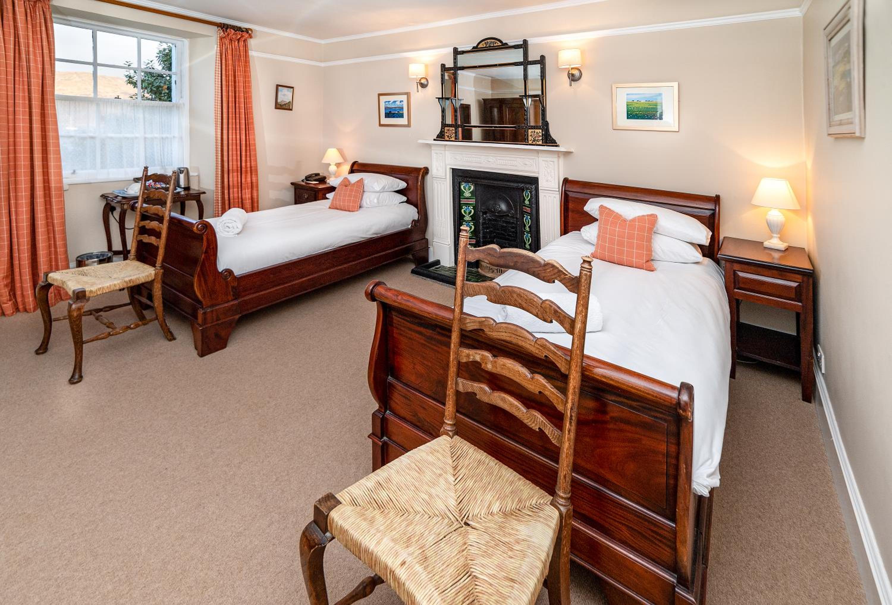 Standard Twin Room - Photo 1