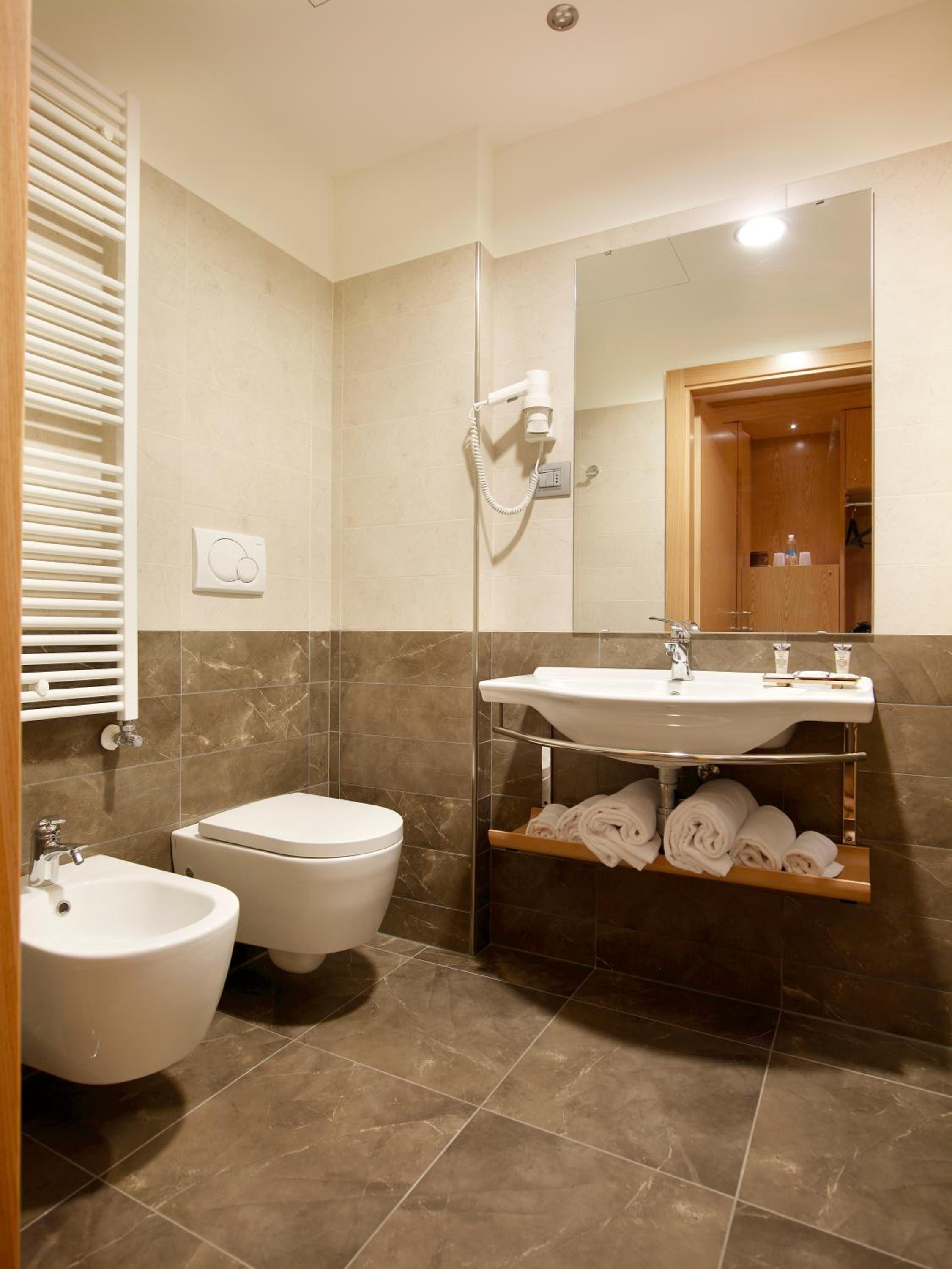 Double Room - Photo 12