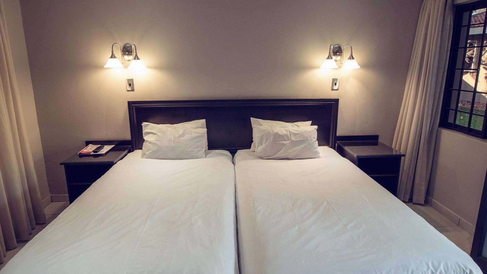 Standard Twin Room - Photo 7