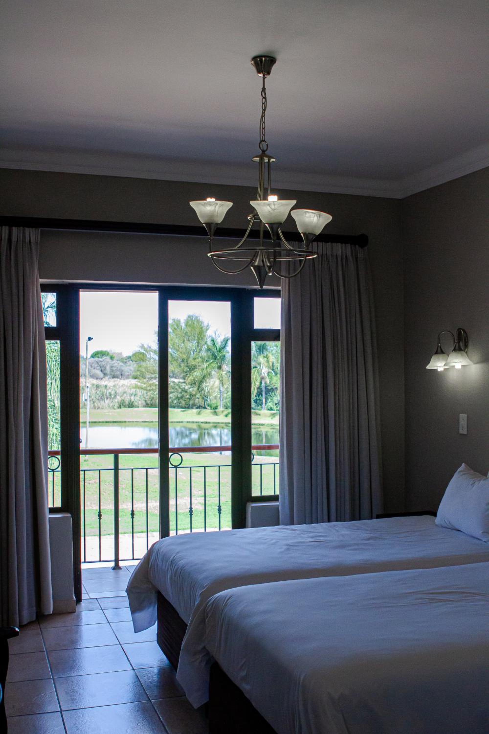Standard Twin Room - Photo 3