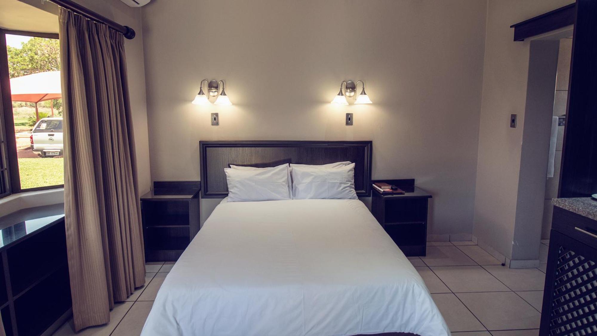Queen Room - Photo 7