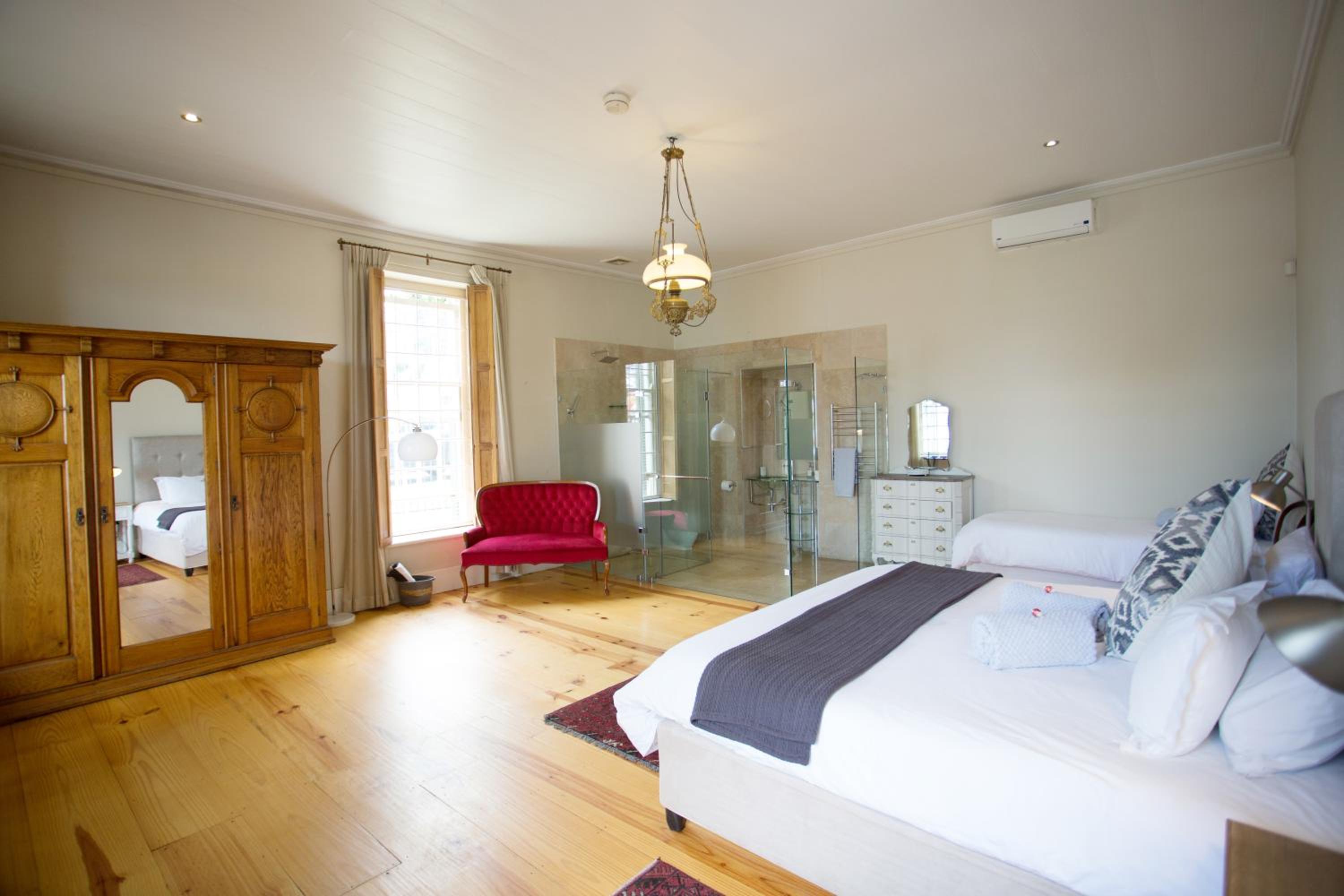 Deluxe Room with Glass Shower - Photo 6