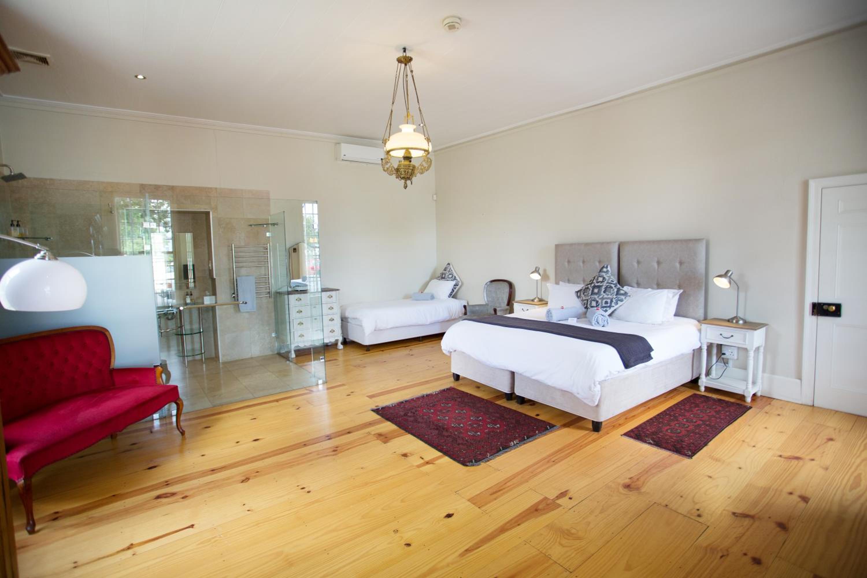 Deluxe Room with Glass Shower - Photo 3