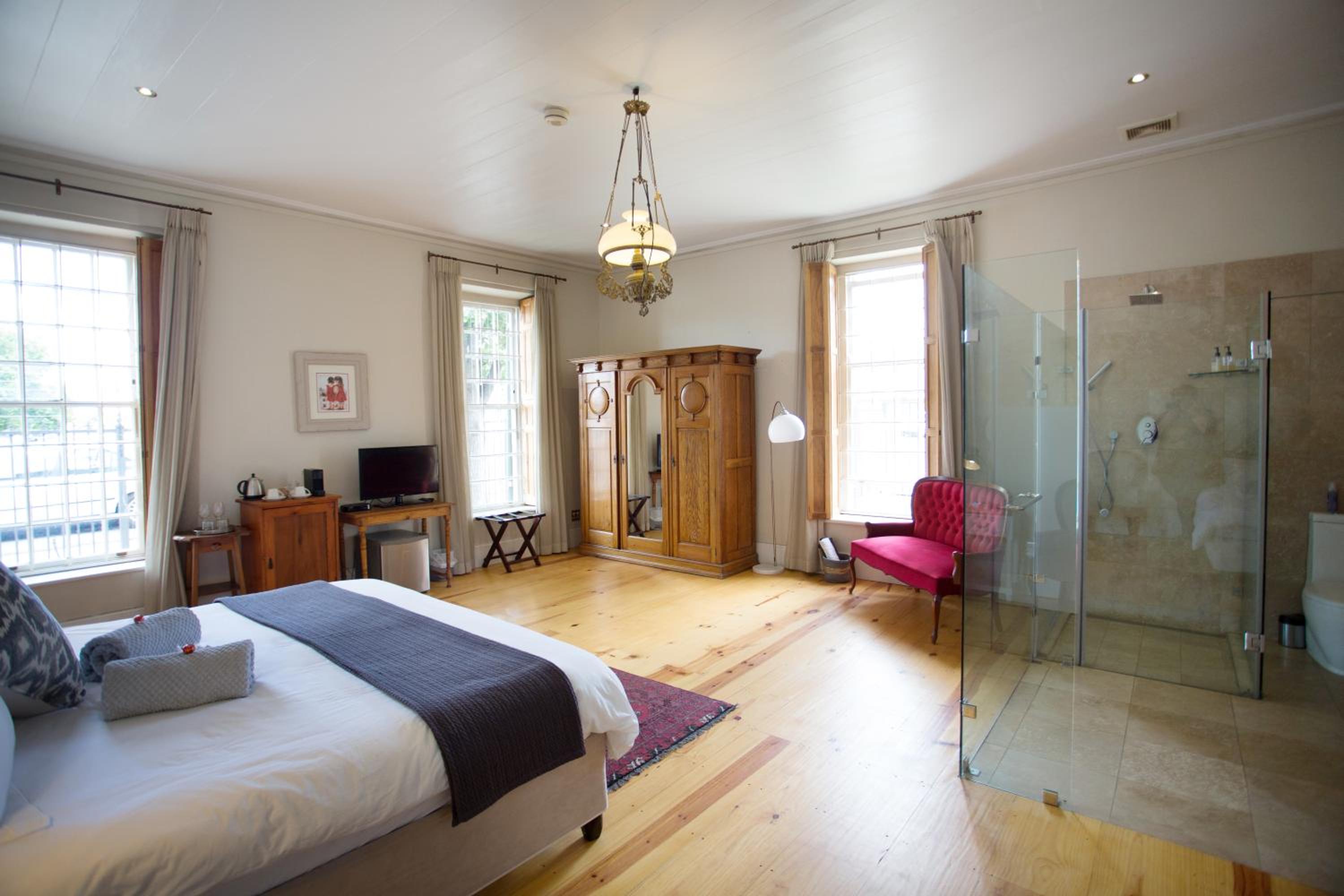 Deluxe Room with Glass Shower - Photo 1