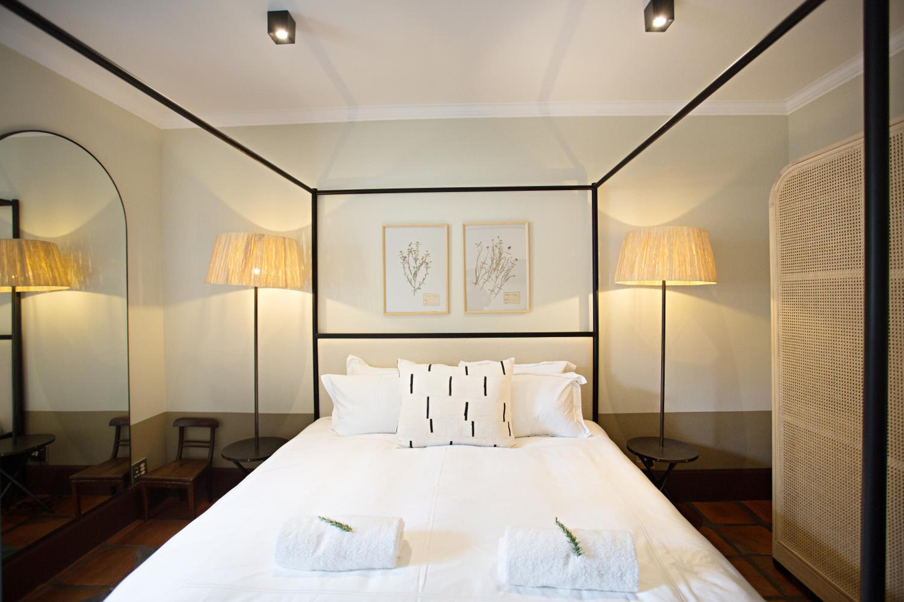Superior King Room with Bath - Photo 7
