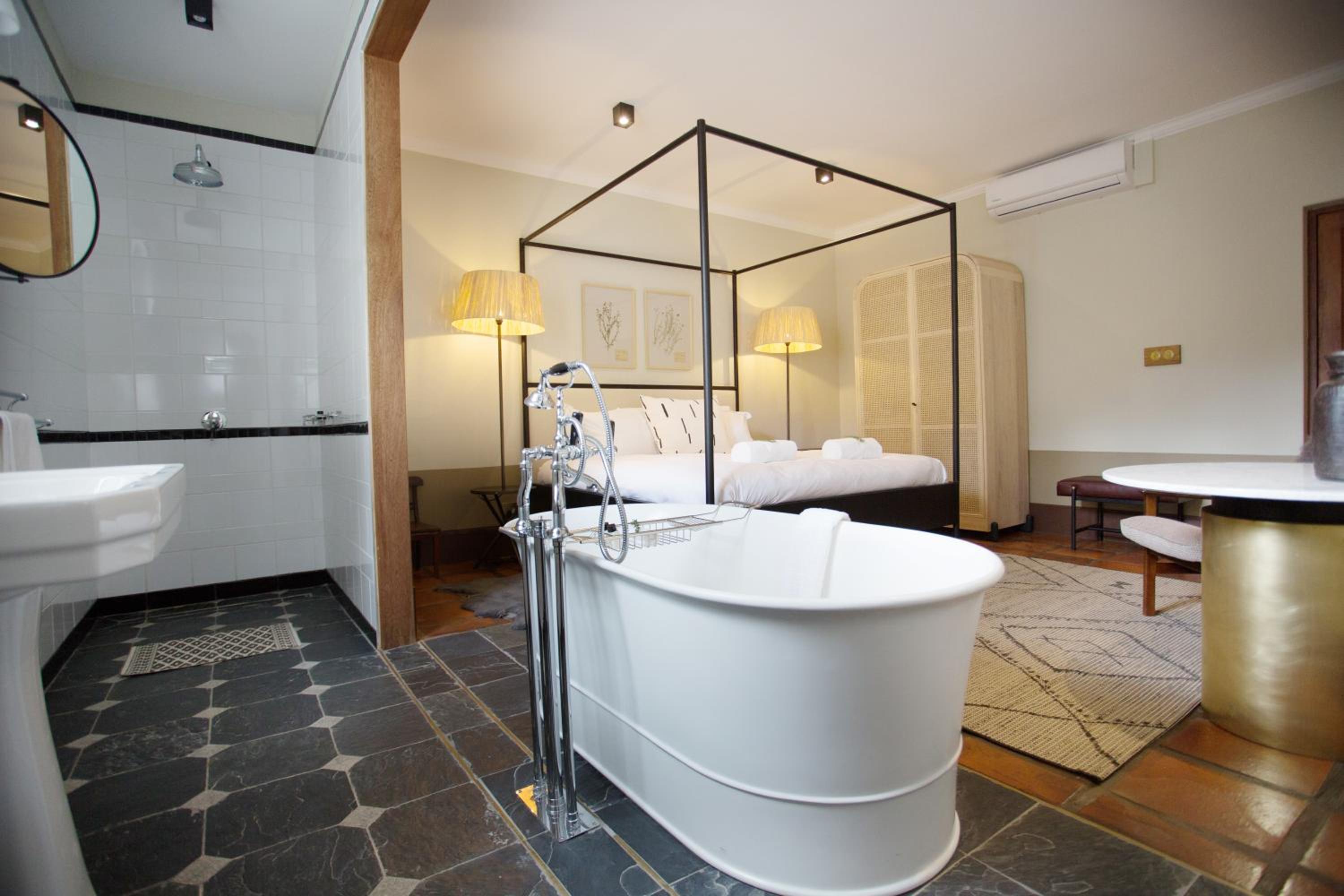Superior King Room with Bath - Photo 2