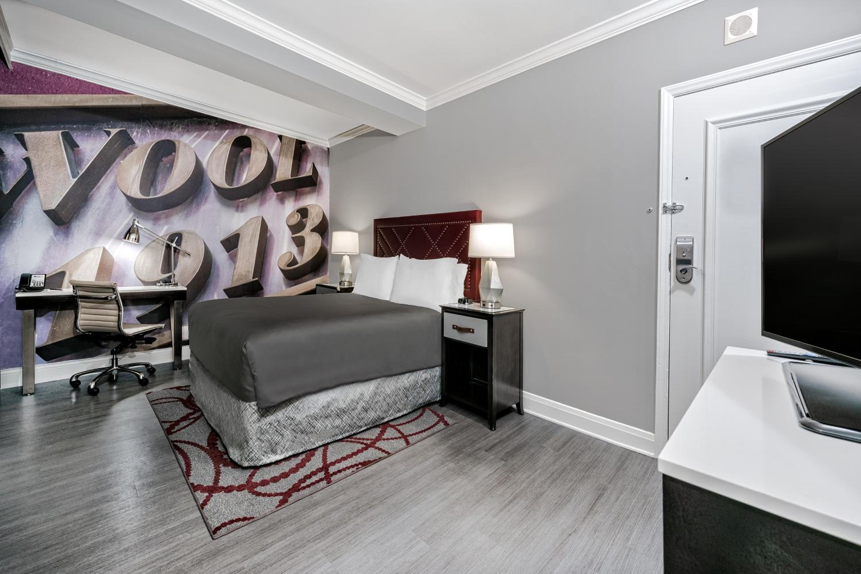 Standard Queen Room with Roll-in Shower - Mobility Access at Hotel Indigo Dallas Downtown by IHG in Dallas