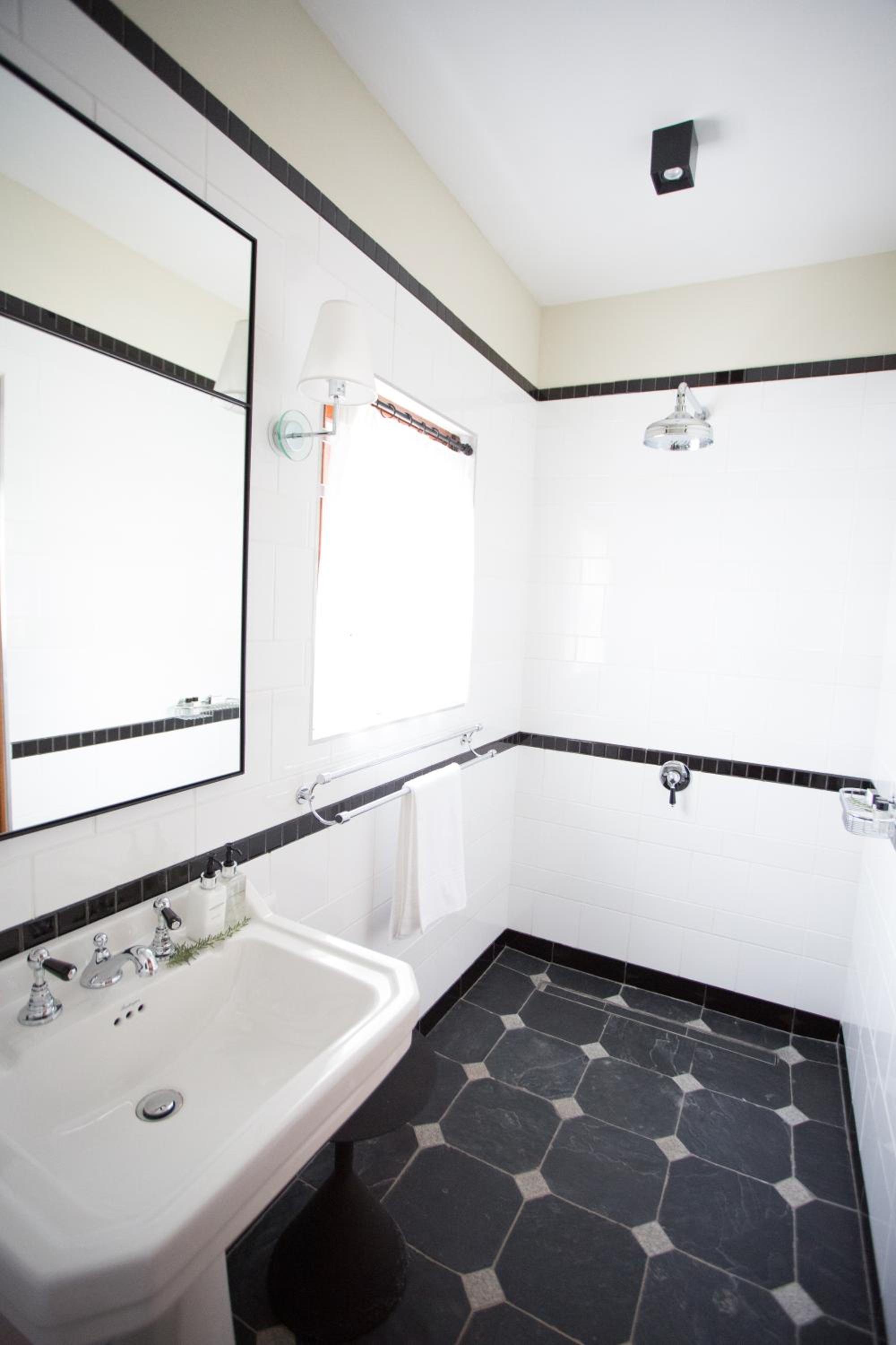 Superior Queen Room with Patio - Photo 4