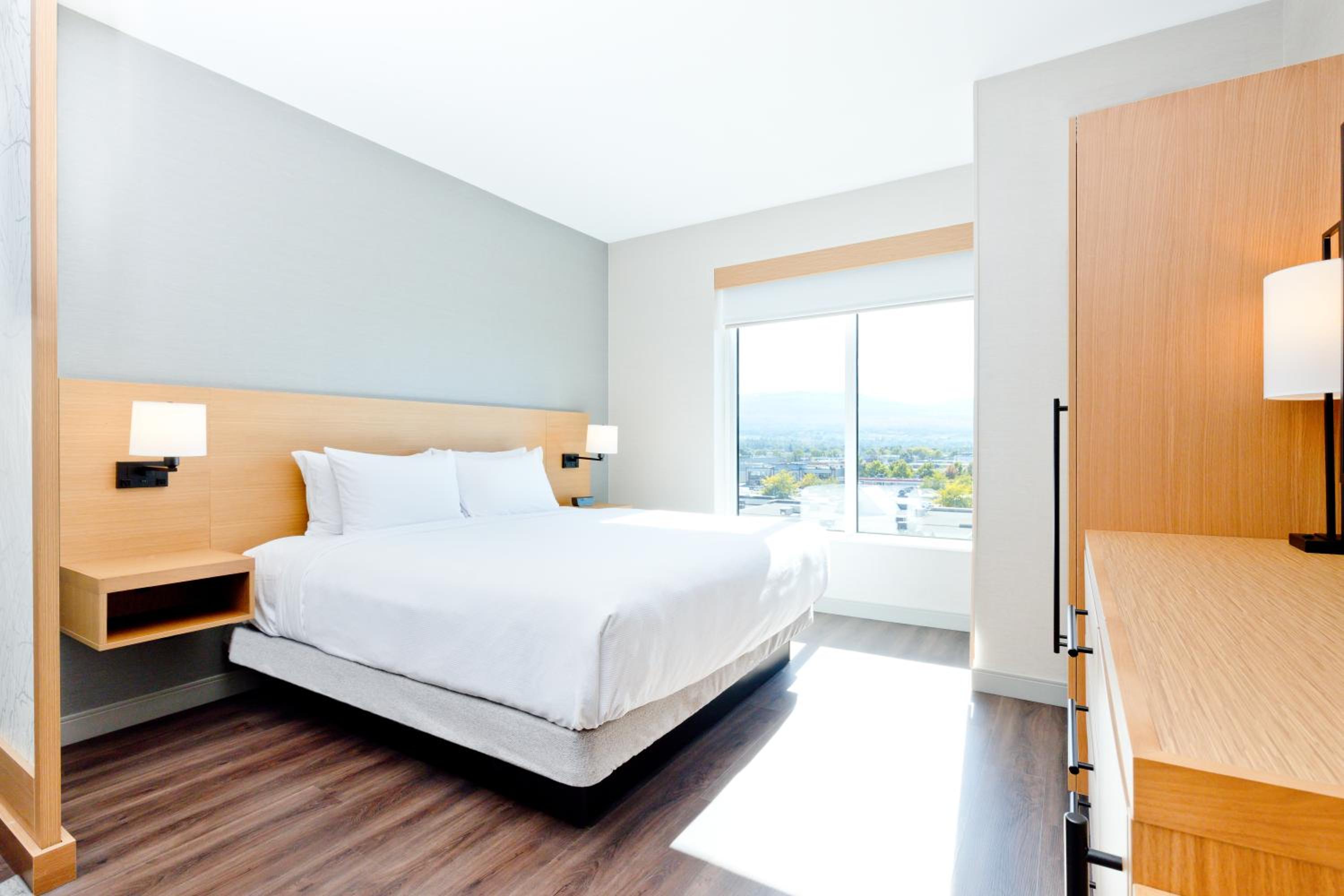 King Room with Sofa Bed - Photo 6