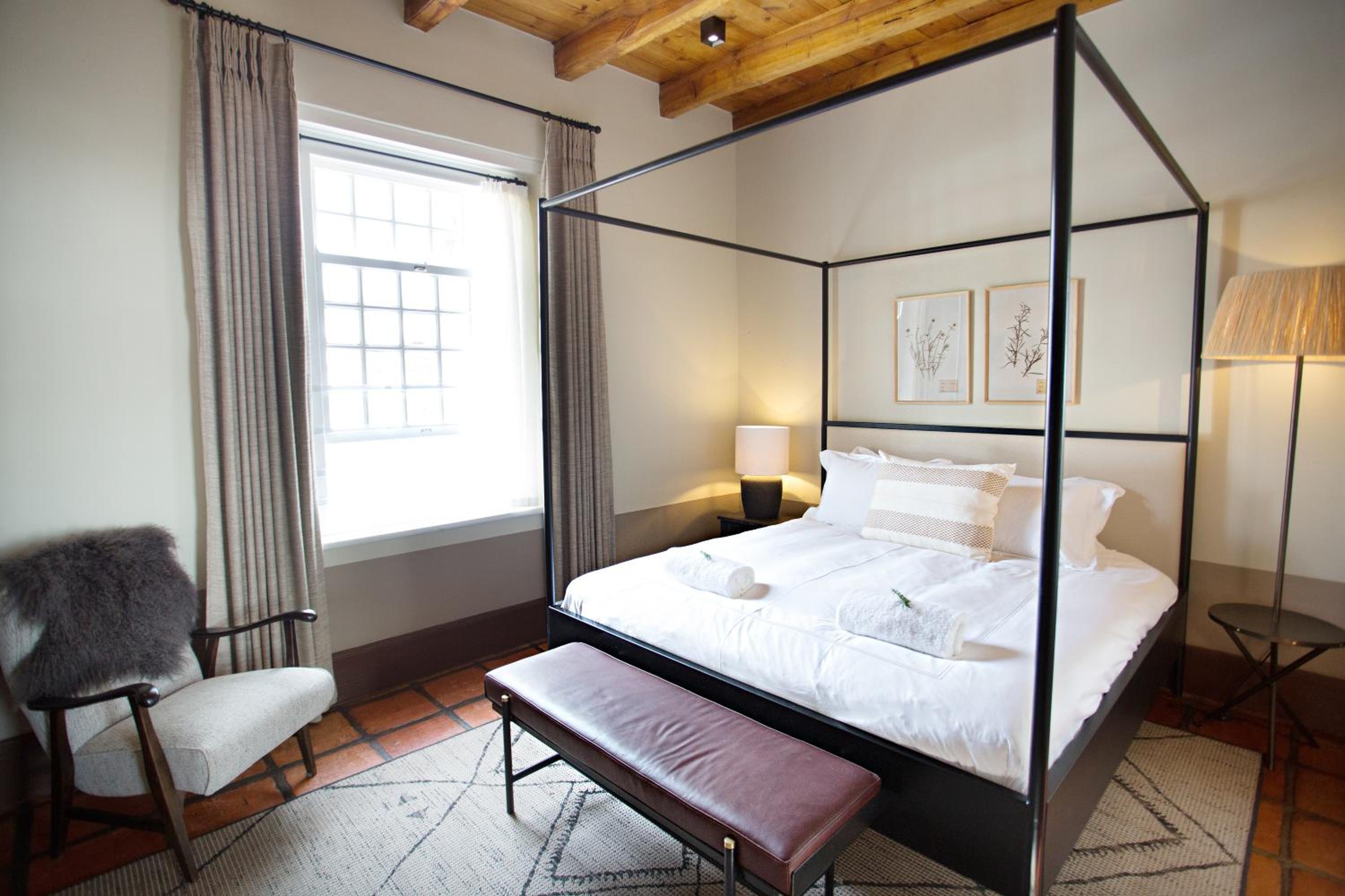 Superior King Room - Photo 3