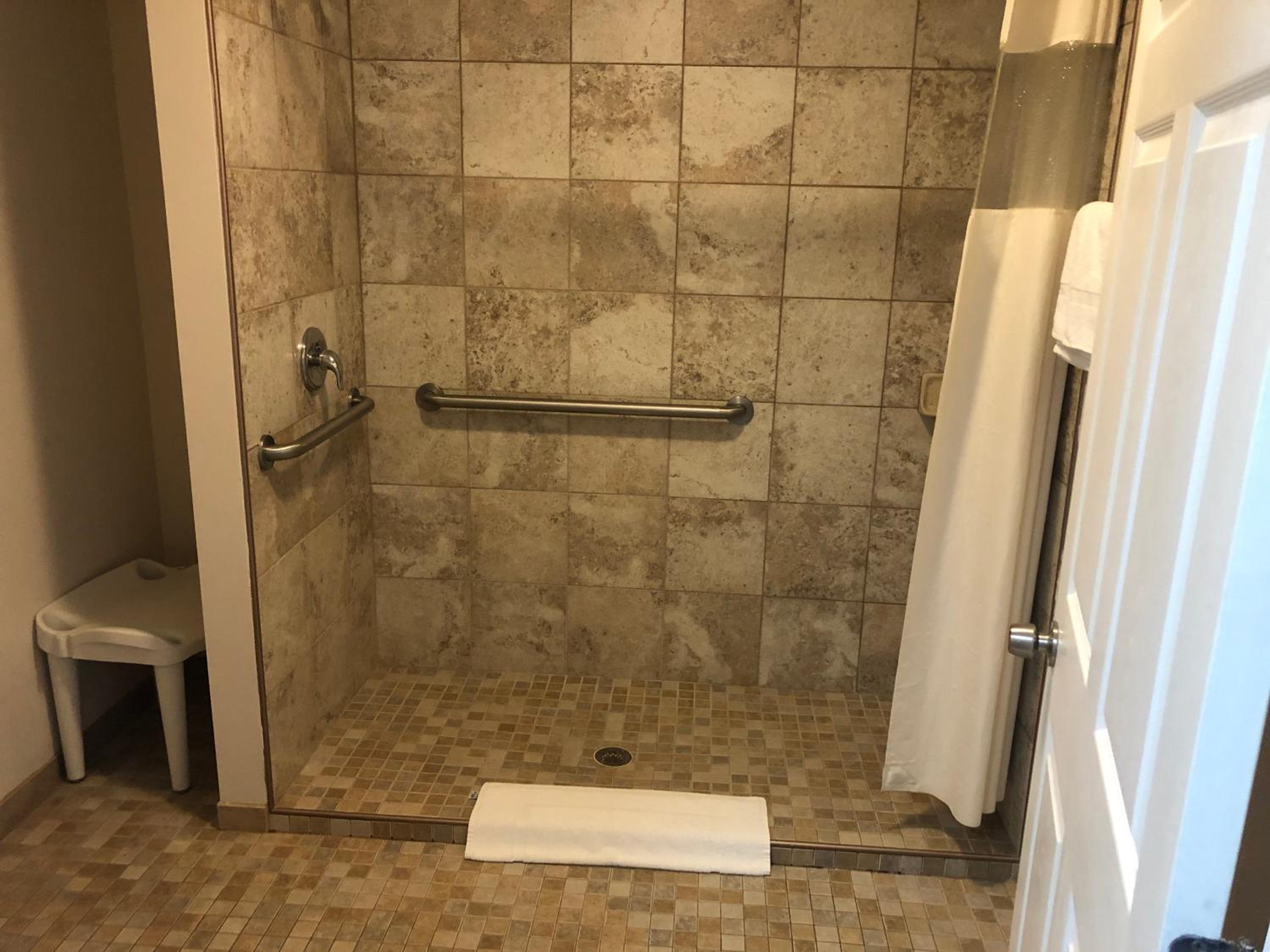 Queen Room - Accessible/Nonsmoking