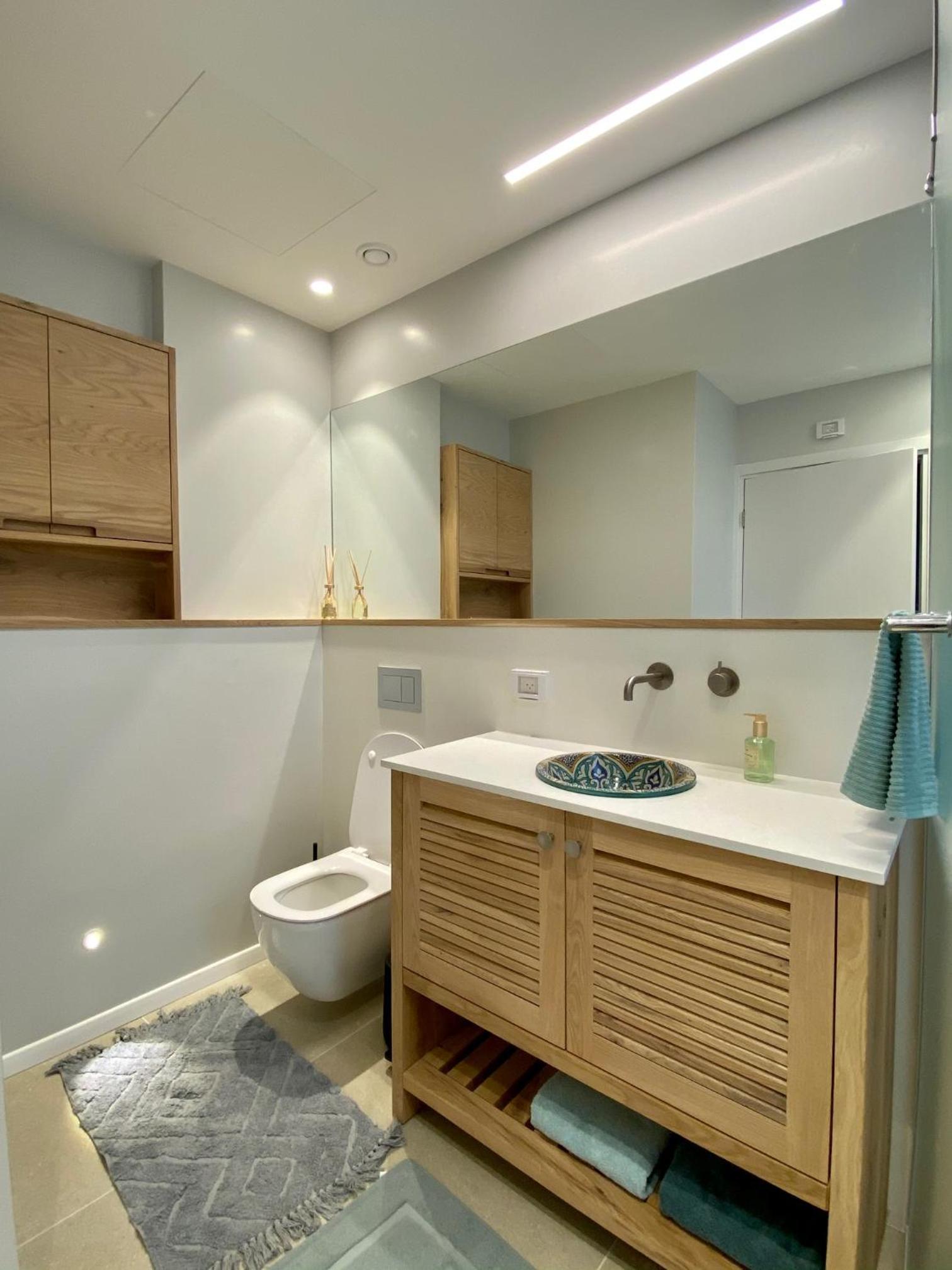 Deluxe Room (2 Adults + 1 Child) - Photo 4