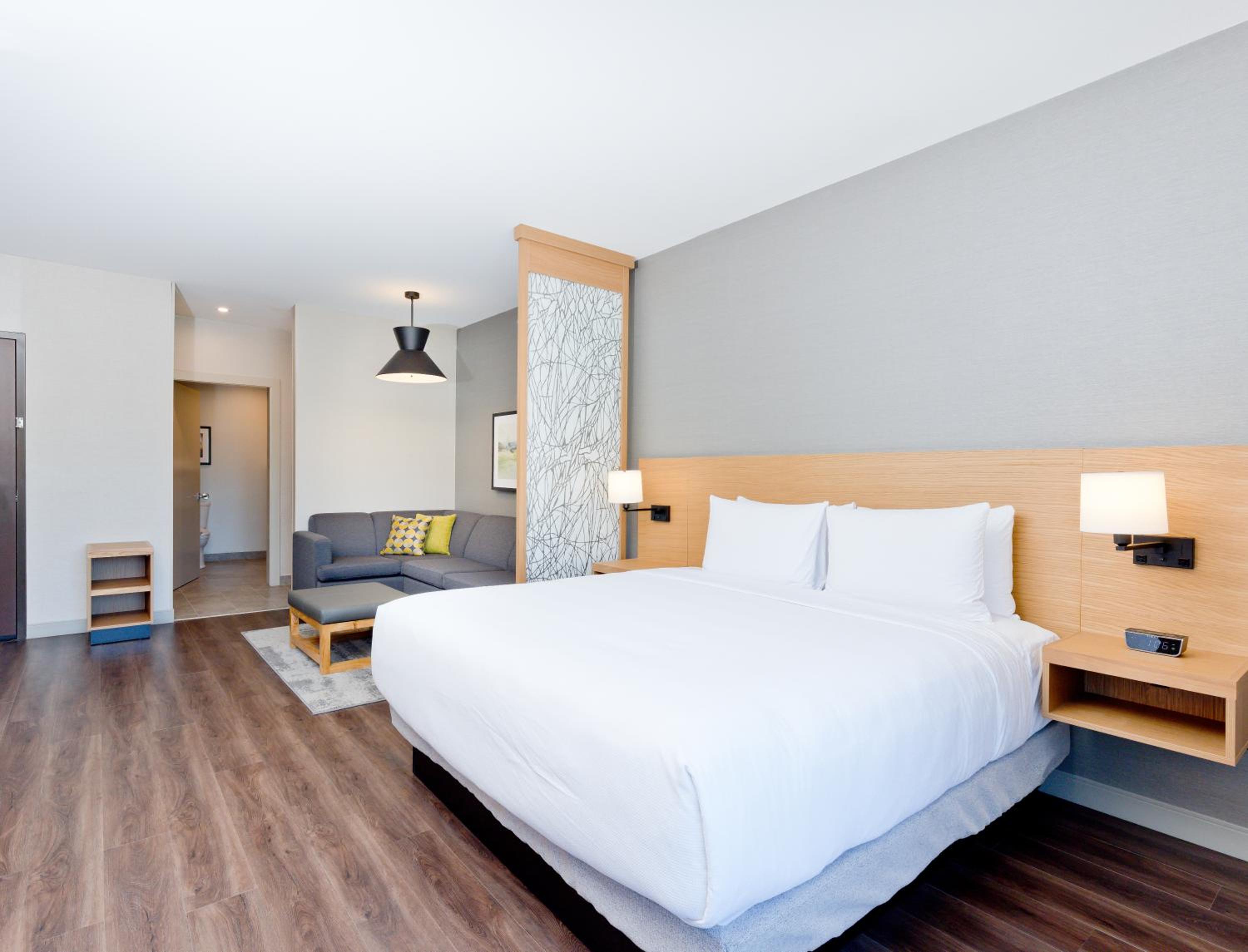 King Room with Sofa Bed - Photo 1