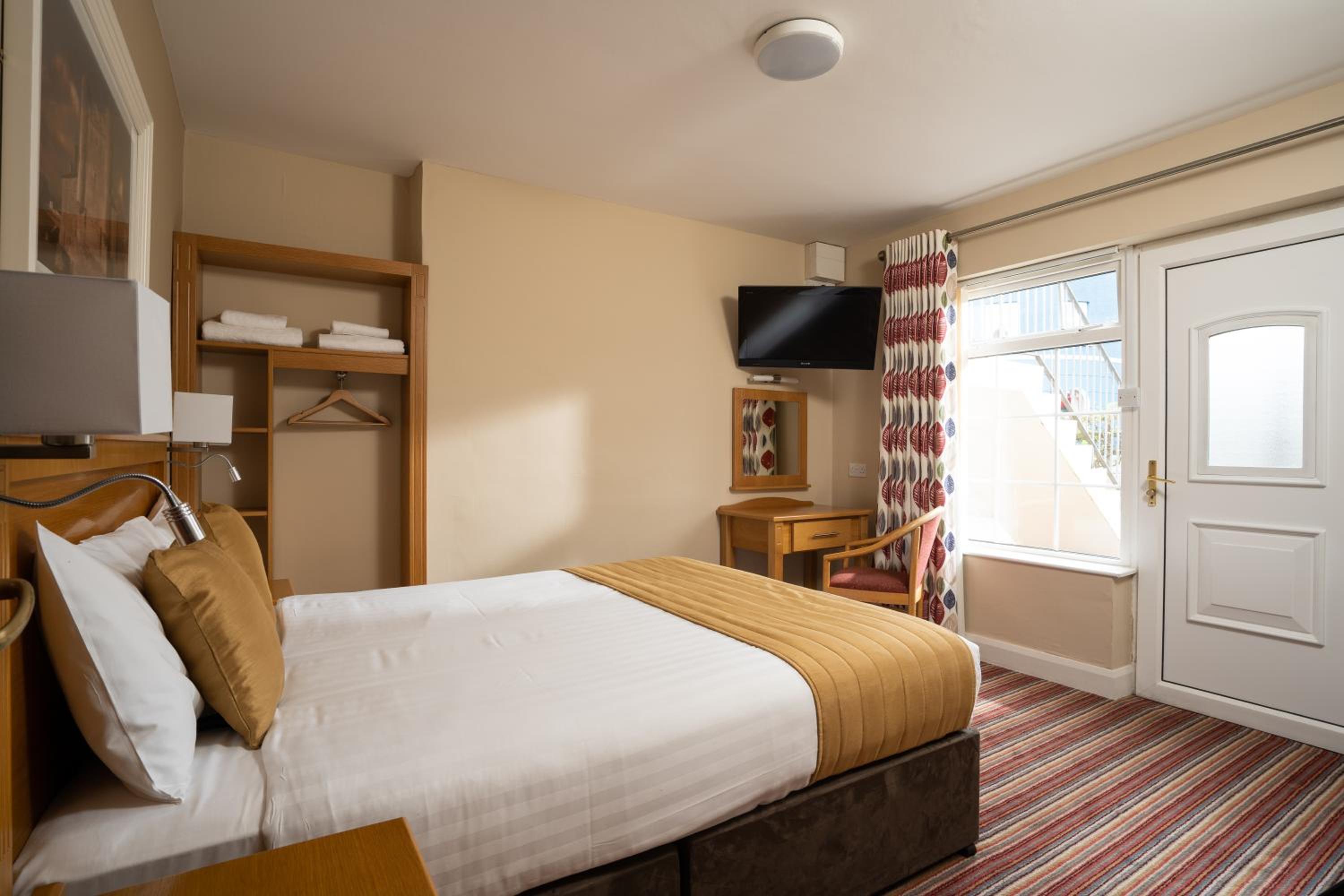 Standard Double Room with Mini Kitchen - Photo 1