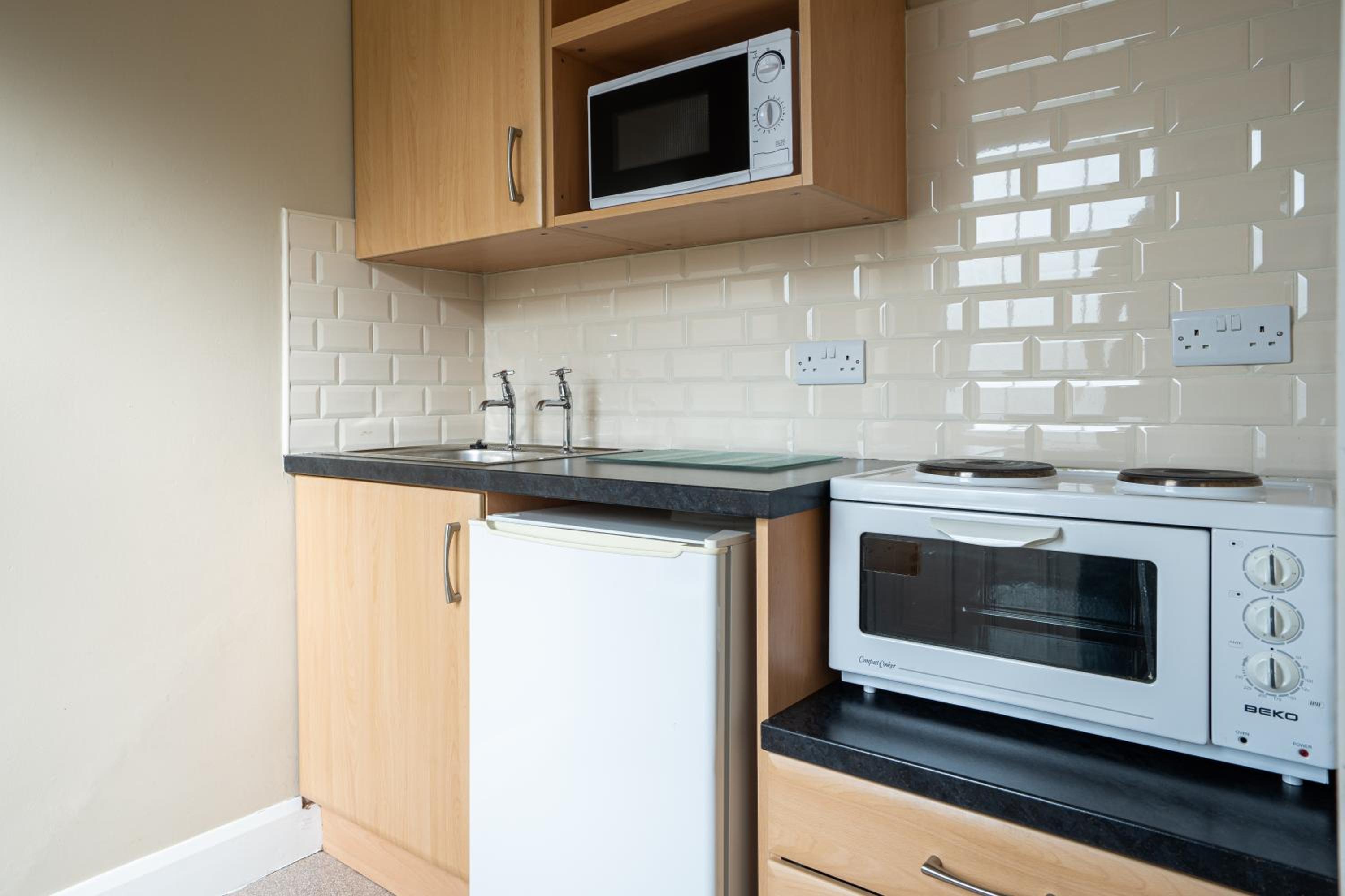 Standard Double Room with Mini Kitchen - Photo 13