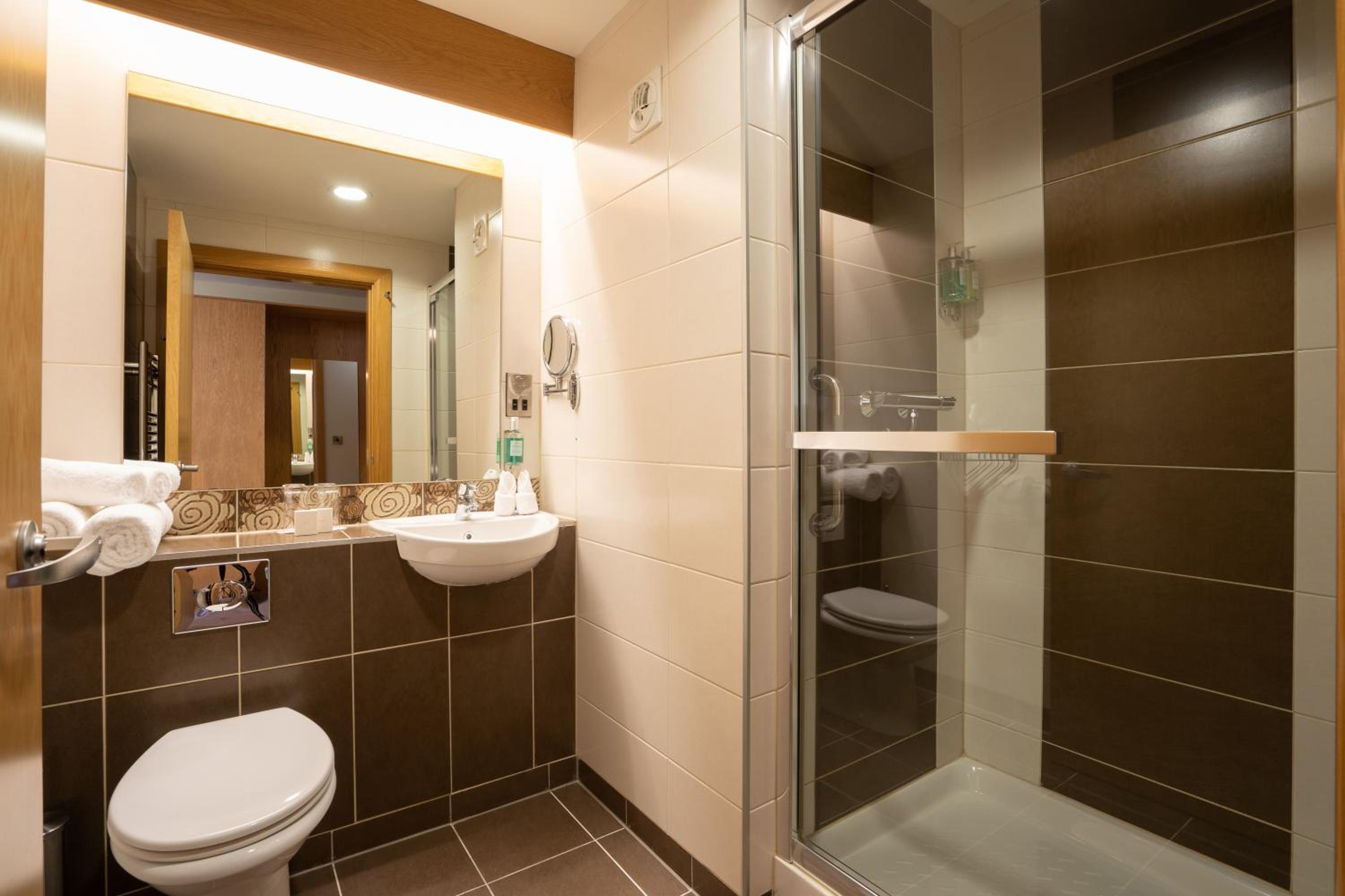 Executive Suite - Photo 4