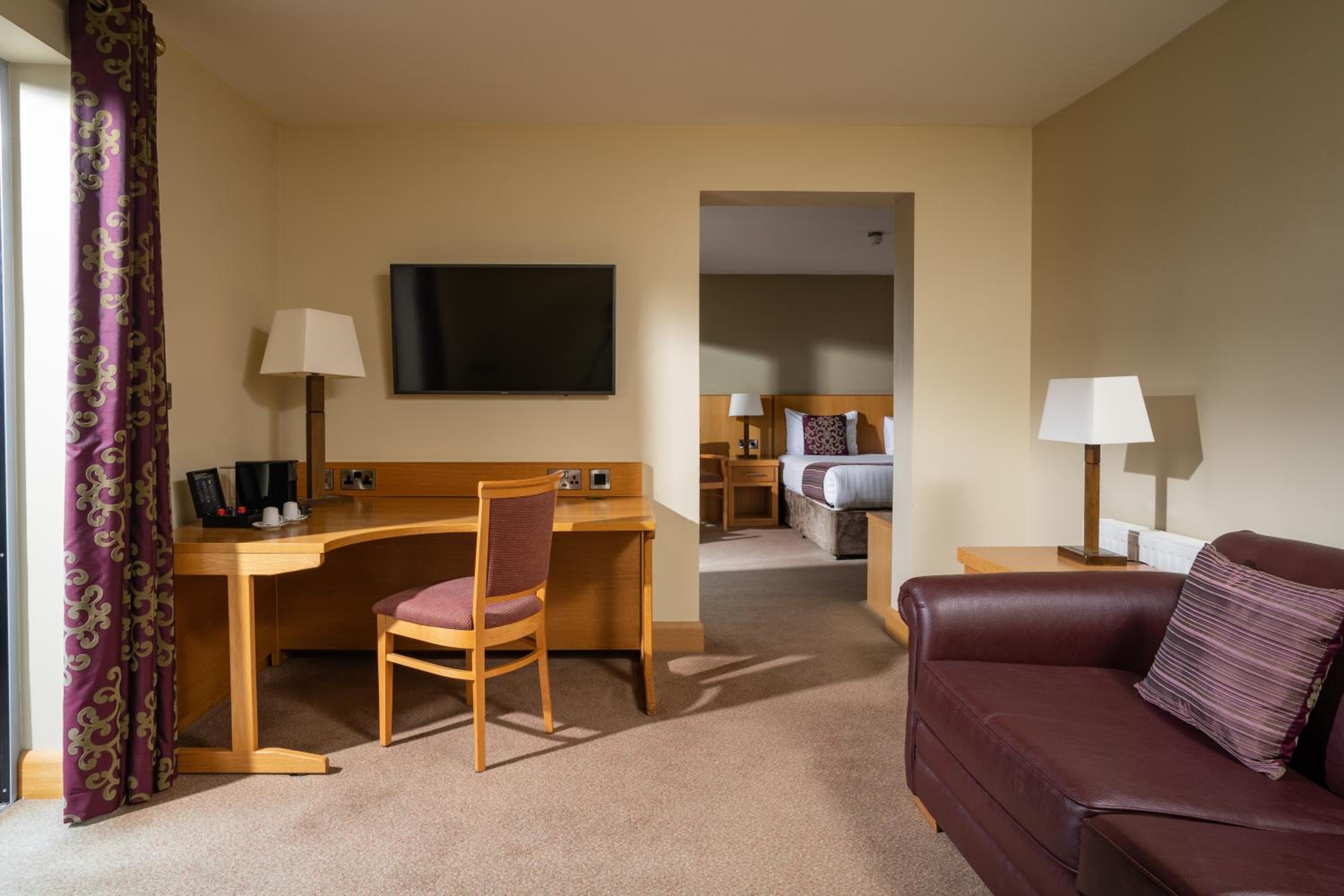 Executive Suite - Photo 8