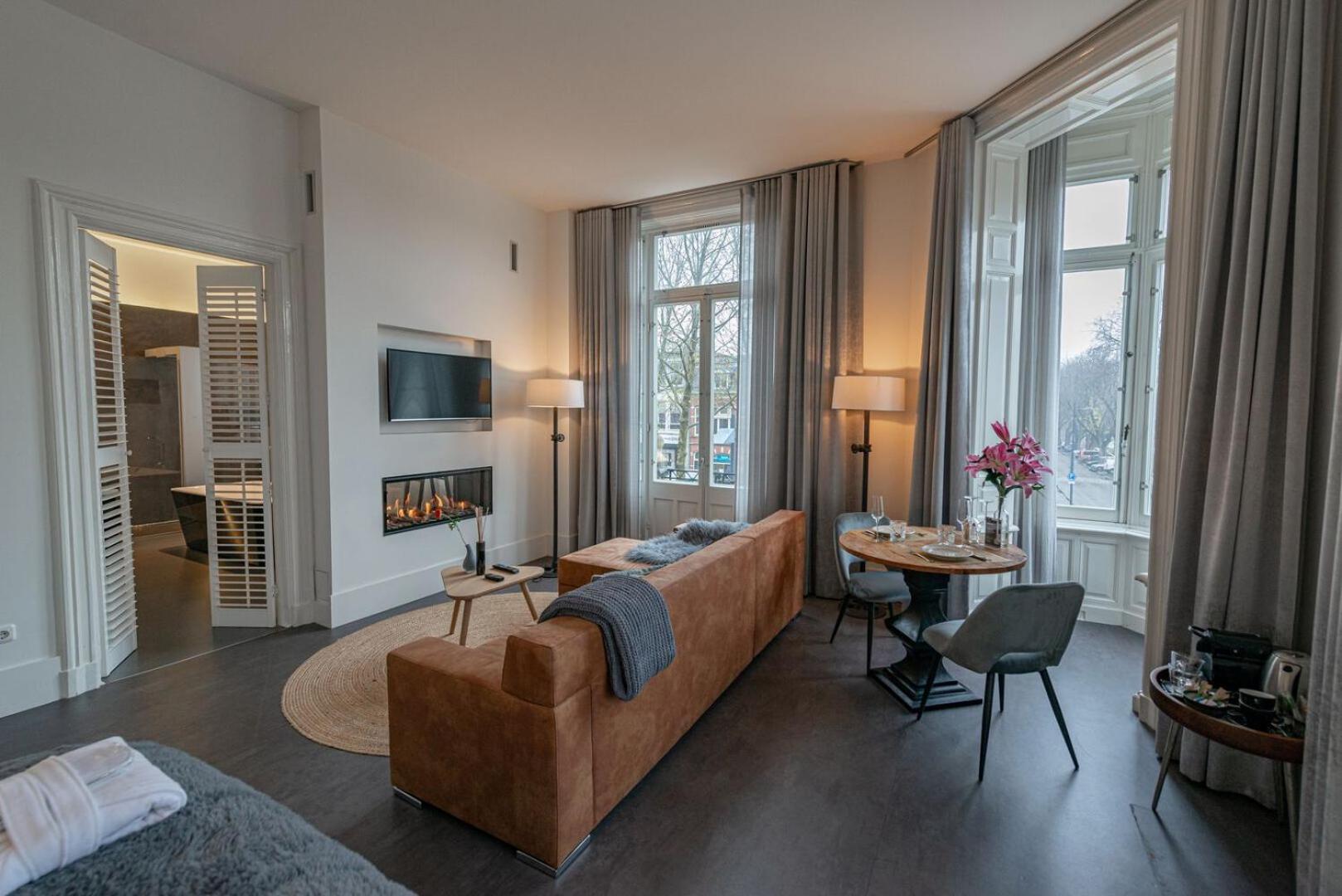 King Suite with Balcony photo 1