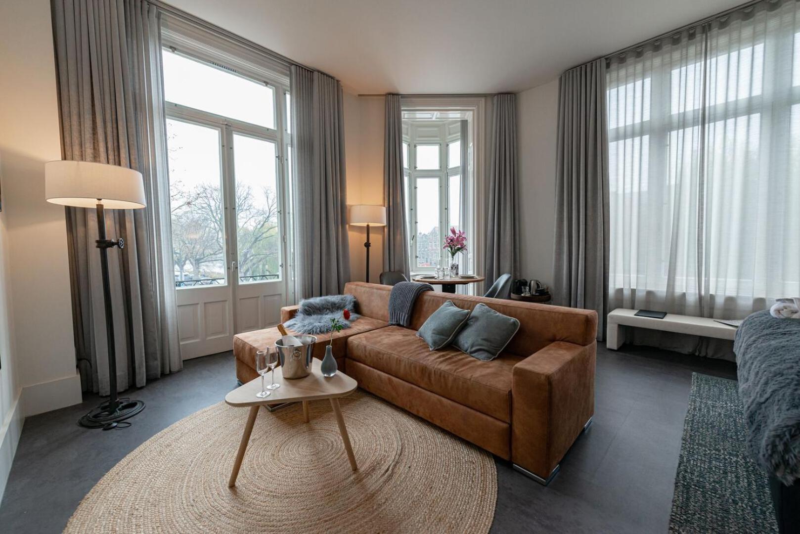 King Suite with Balcony photo 3