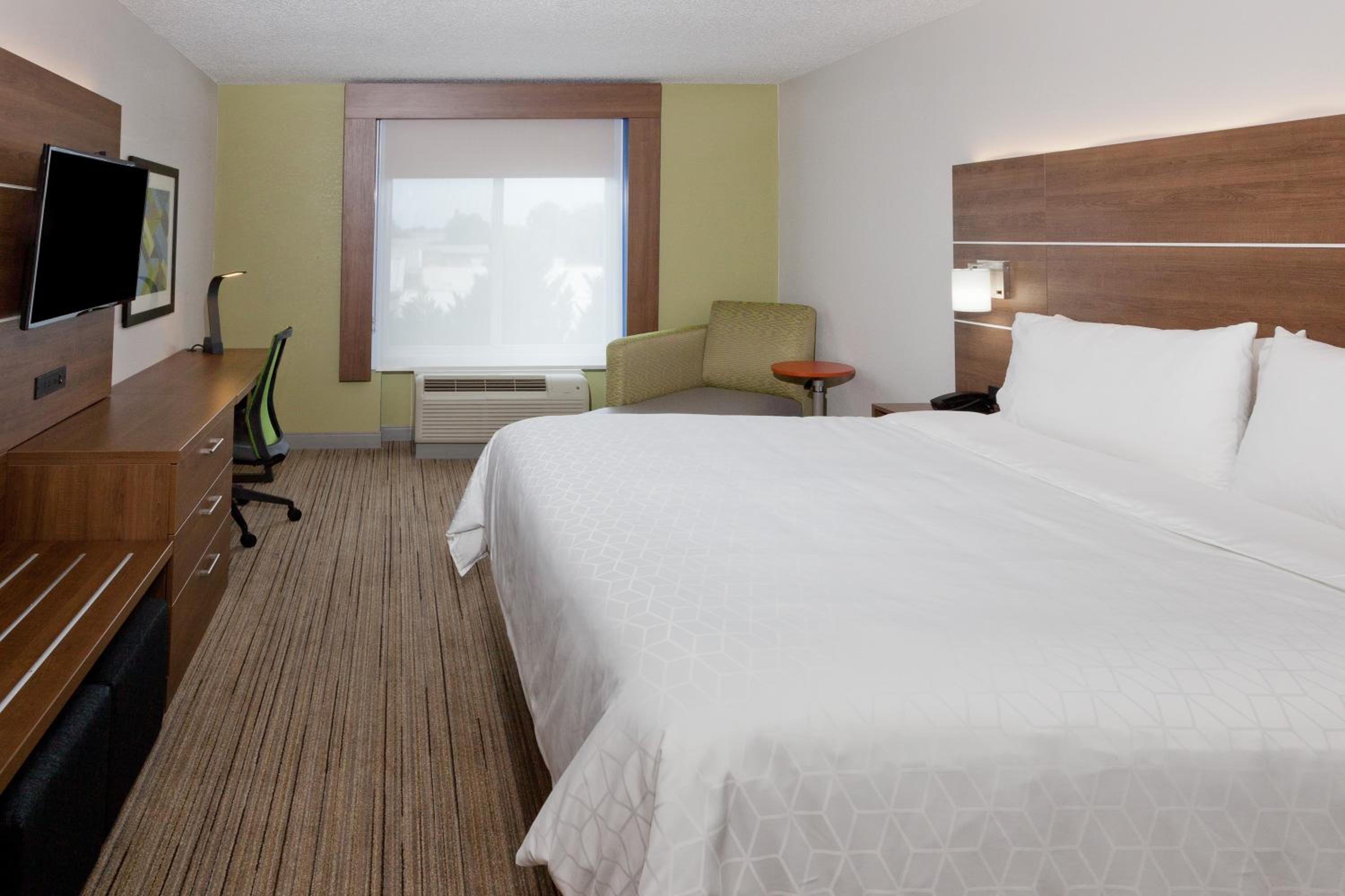Standard Room - Non-Smoking - Photo 5