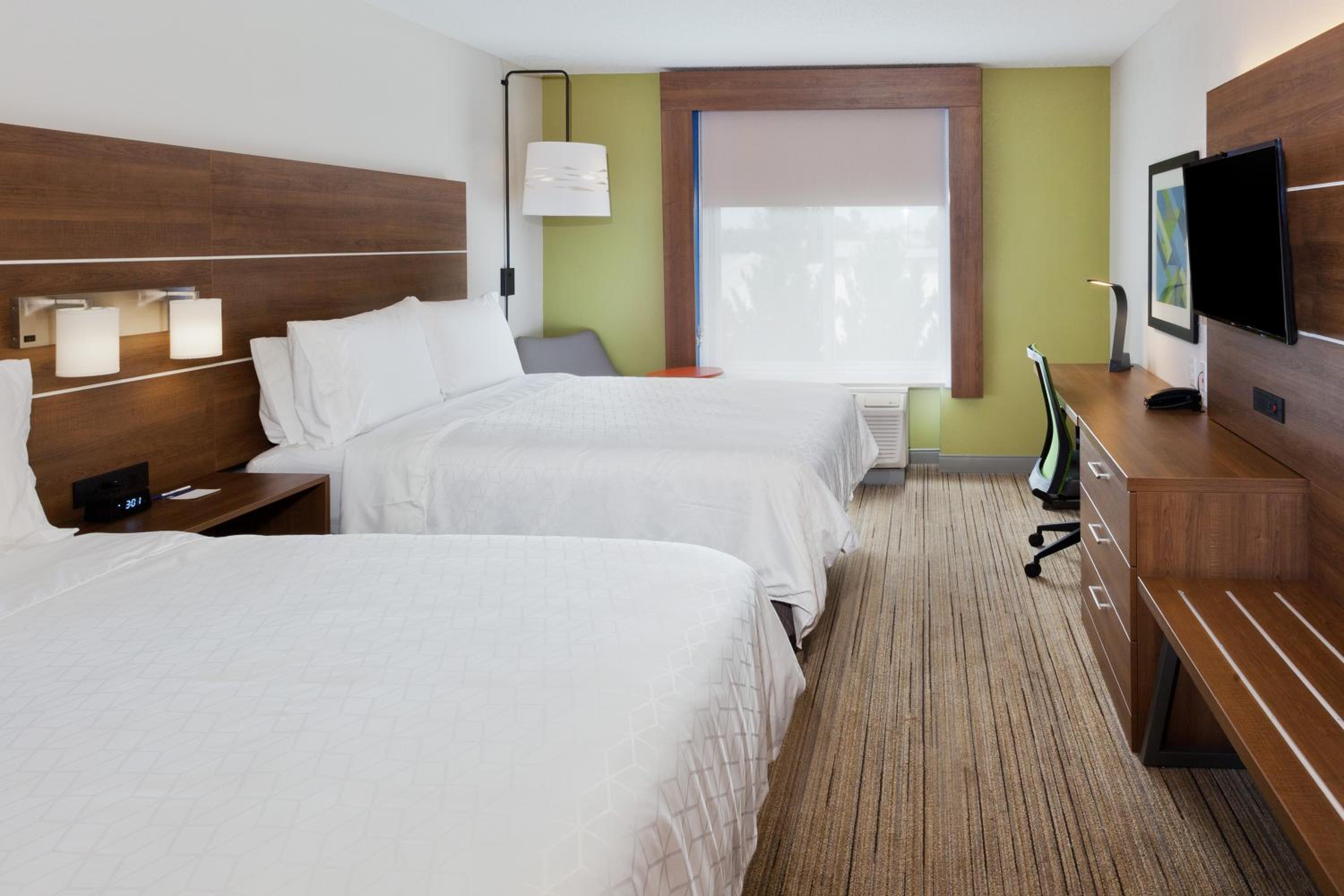 Standard Room with Two Queen Beds - Photo 1