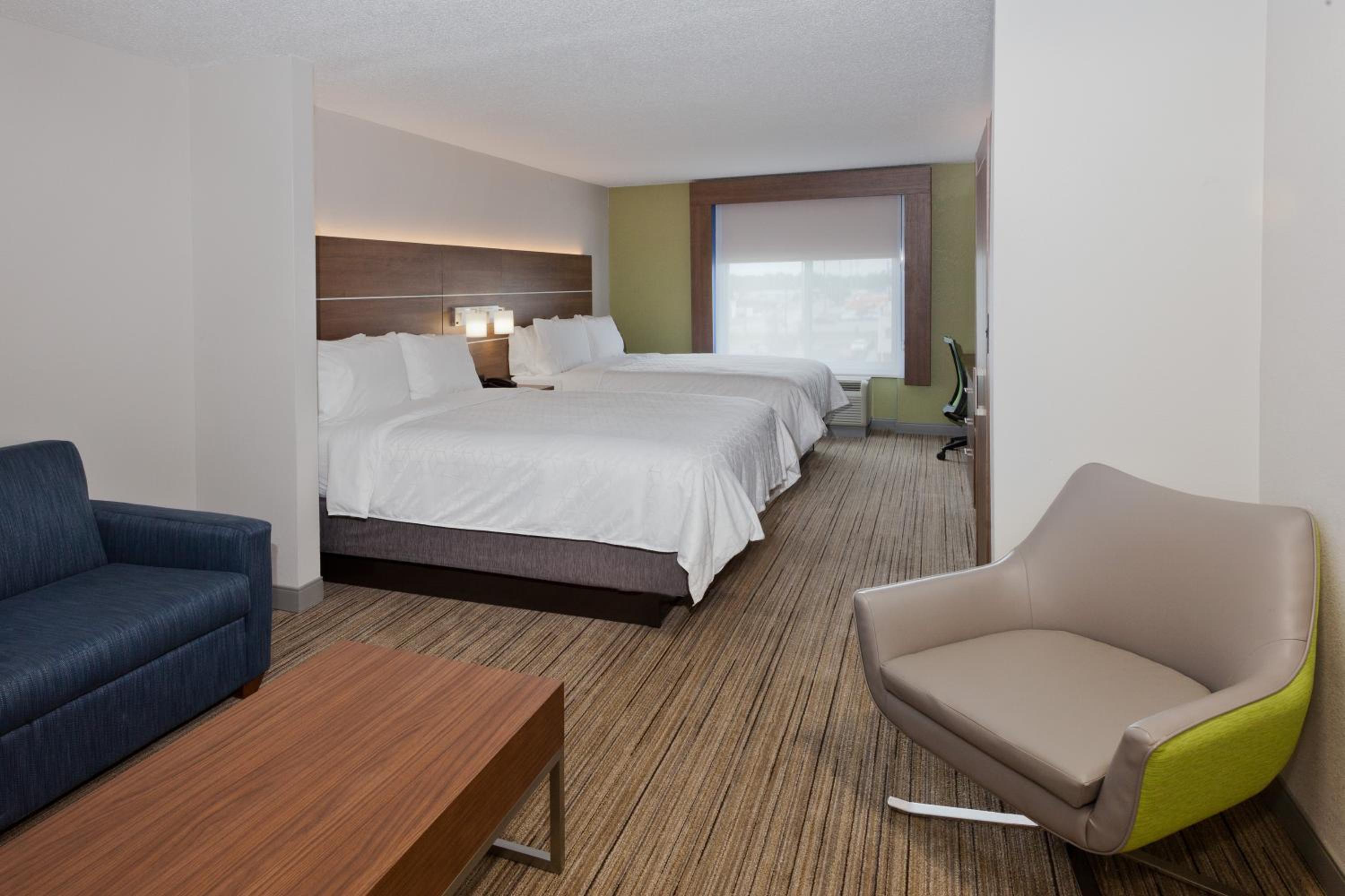 Queen Suite with Two Queen Beds and Sofa Bed - Photo 1