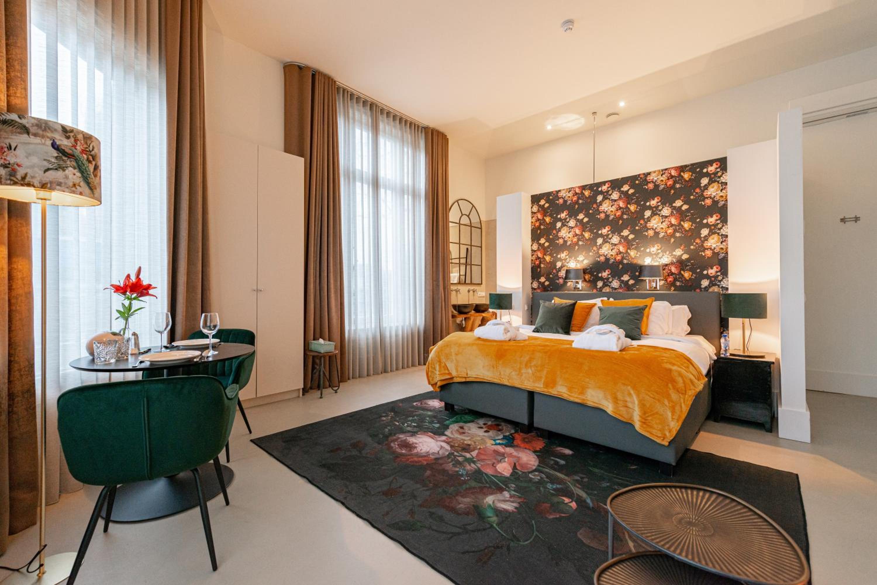 Standard King Room photo 1