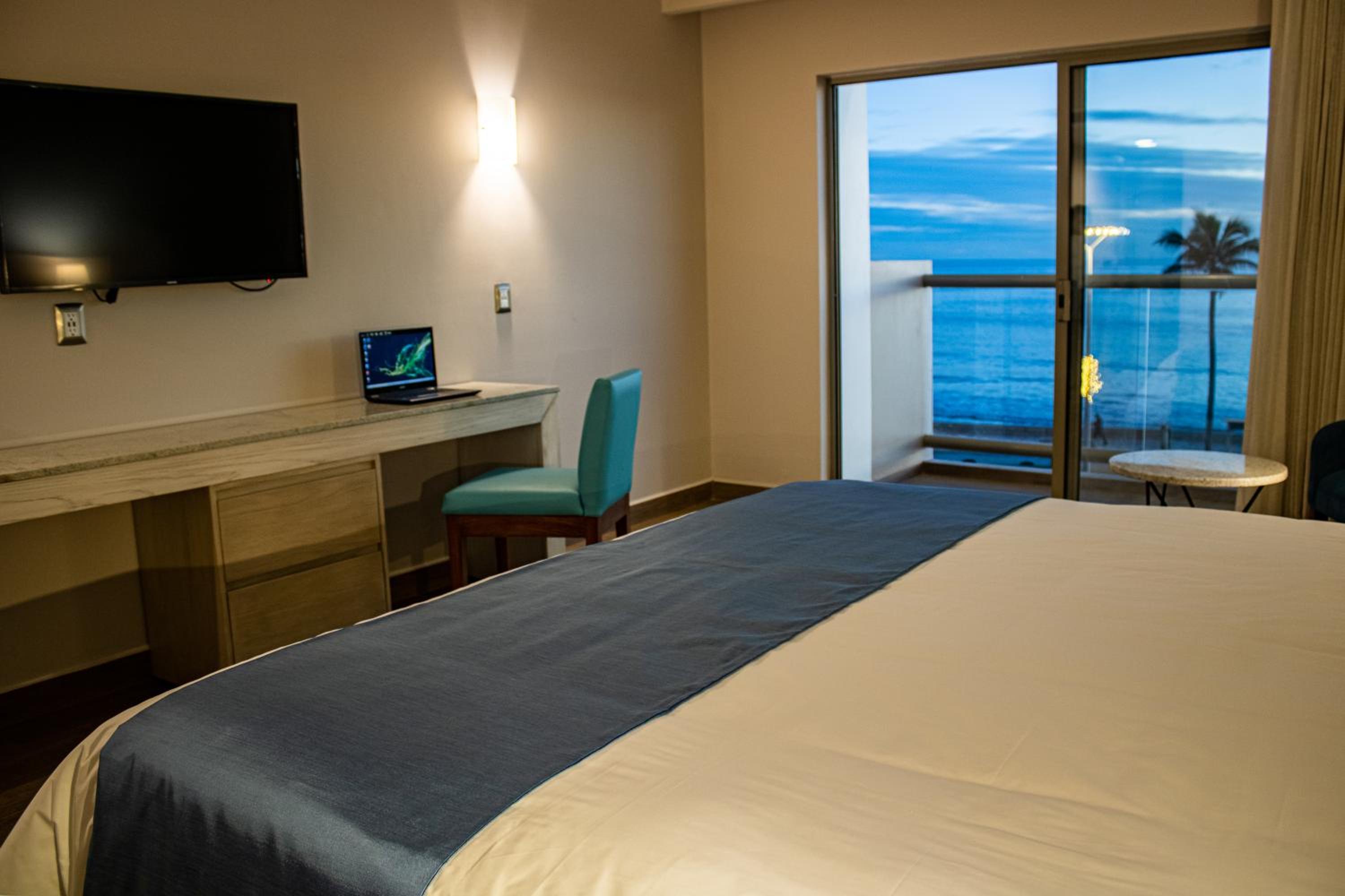 King Room with Sea View - Photo 3