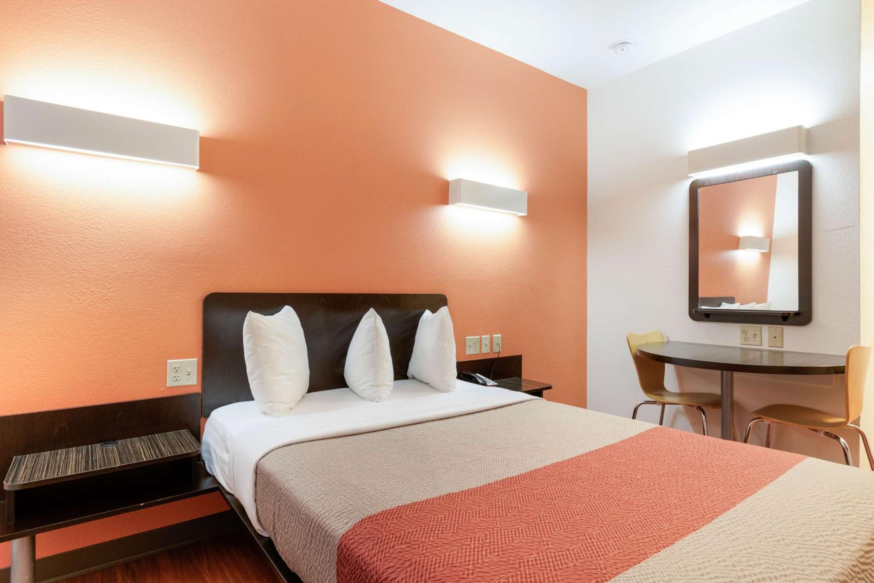 Double Room - Non-Smoking  photo 3