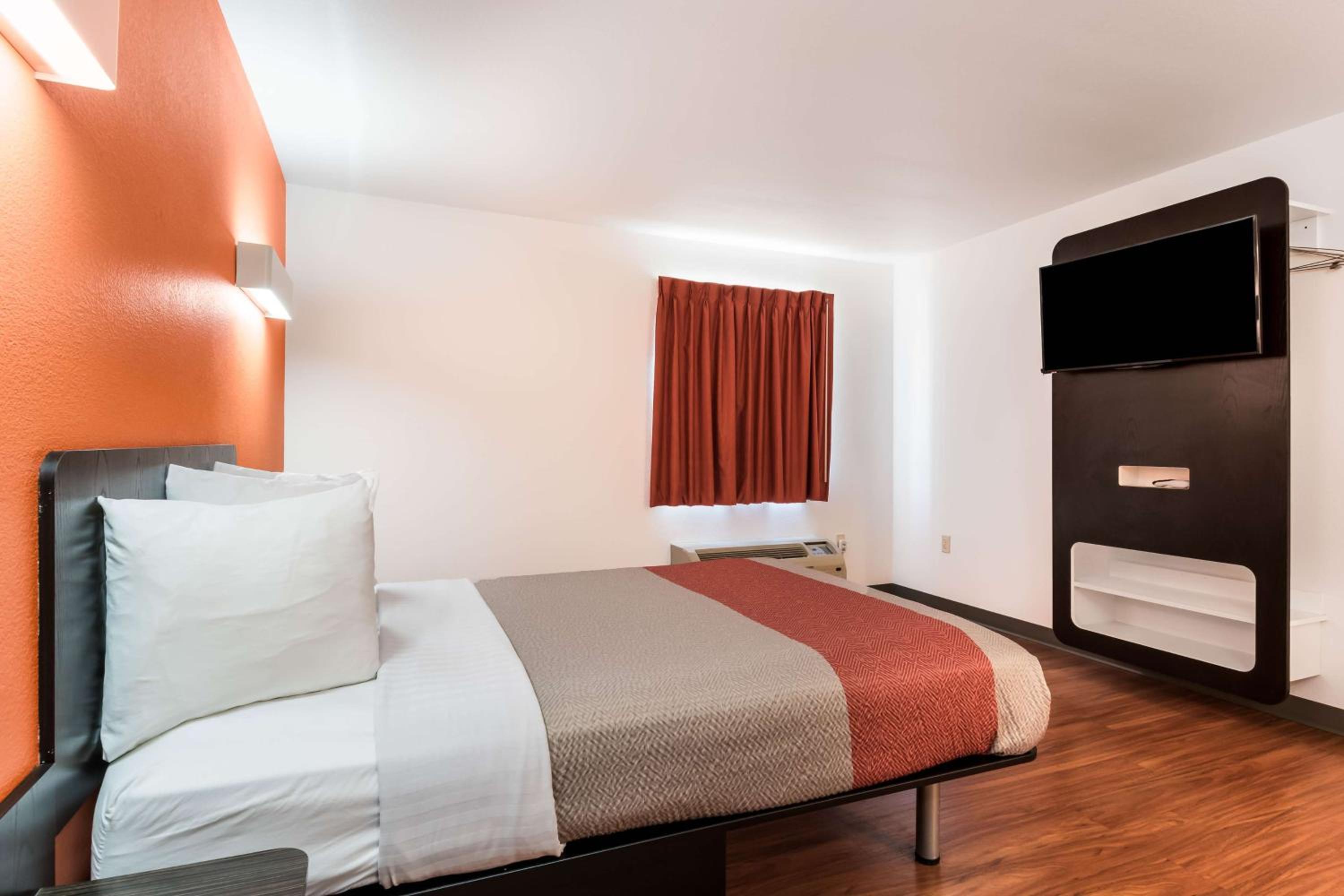 Double Room - Disability Access - Non-Smoking photo 1